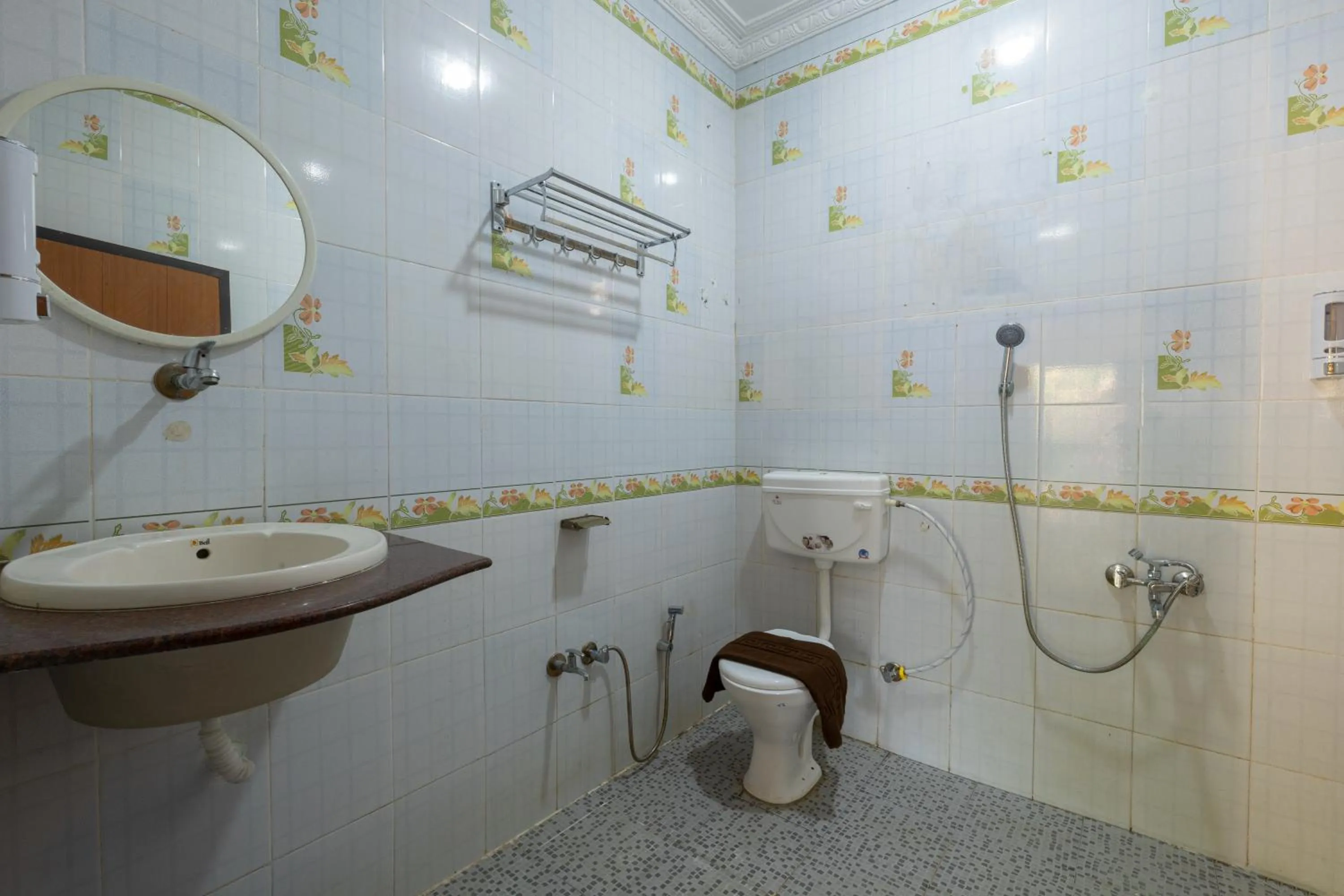 Shower in Avadale Tadoba - Stag Groups Not Allowed