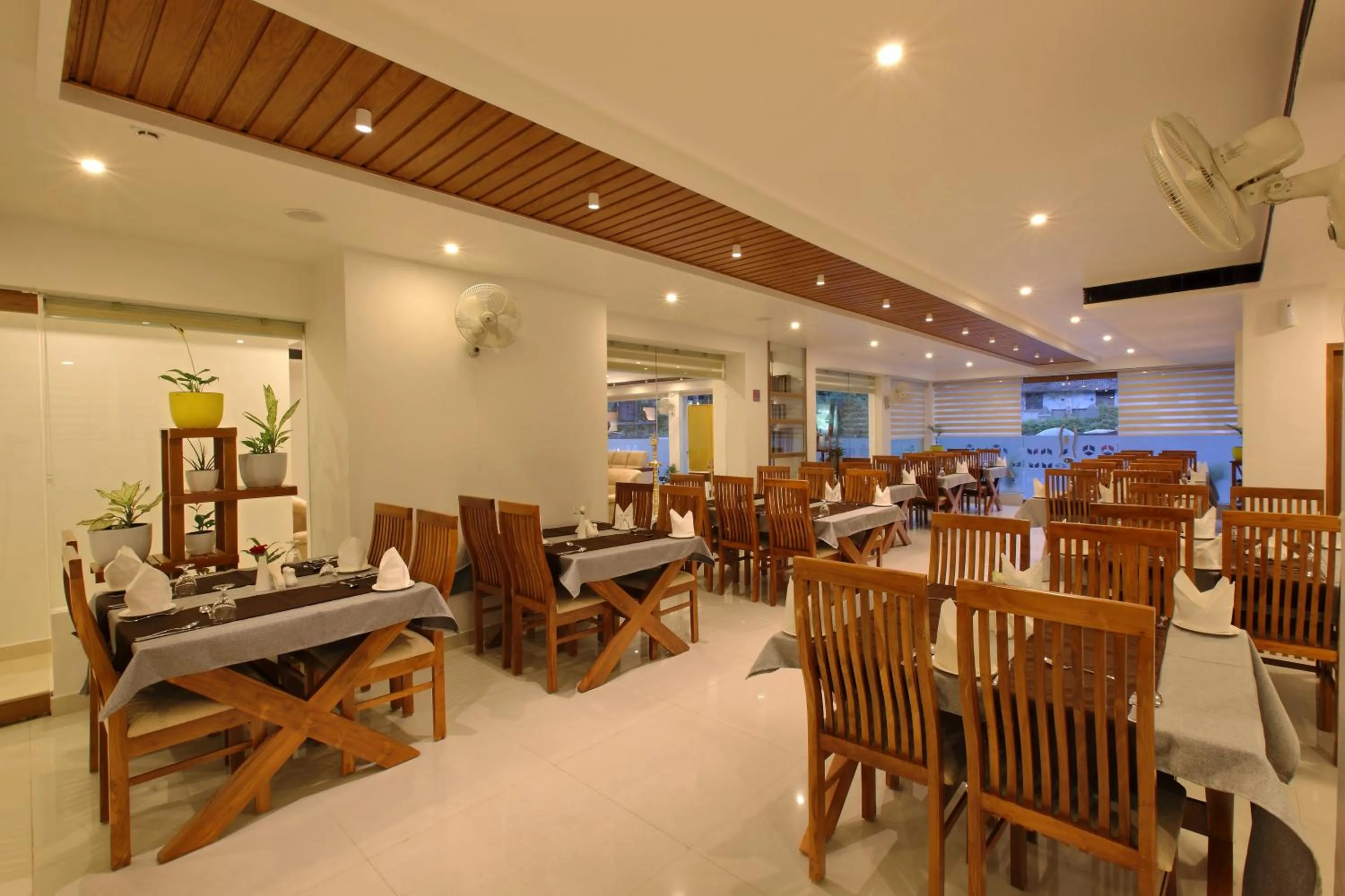 Restaurant/places to eat in Hotel NovArk Munnar