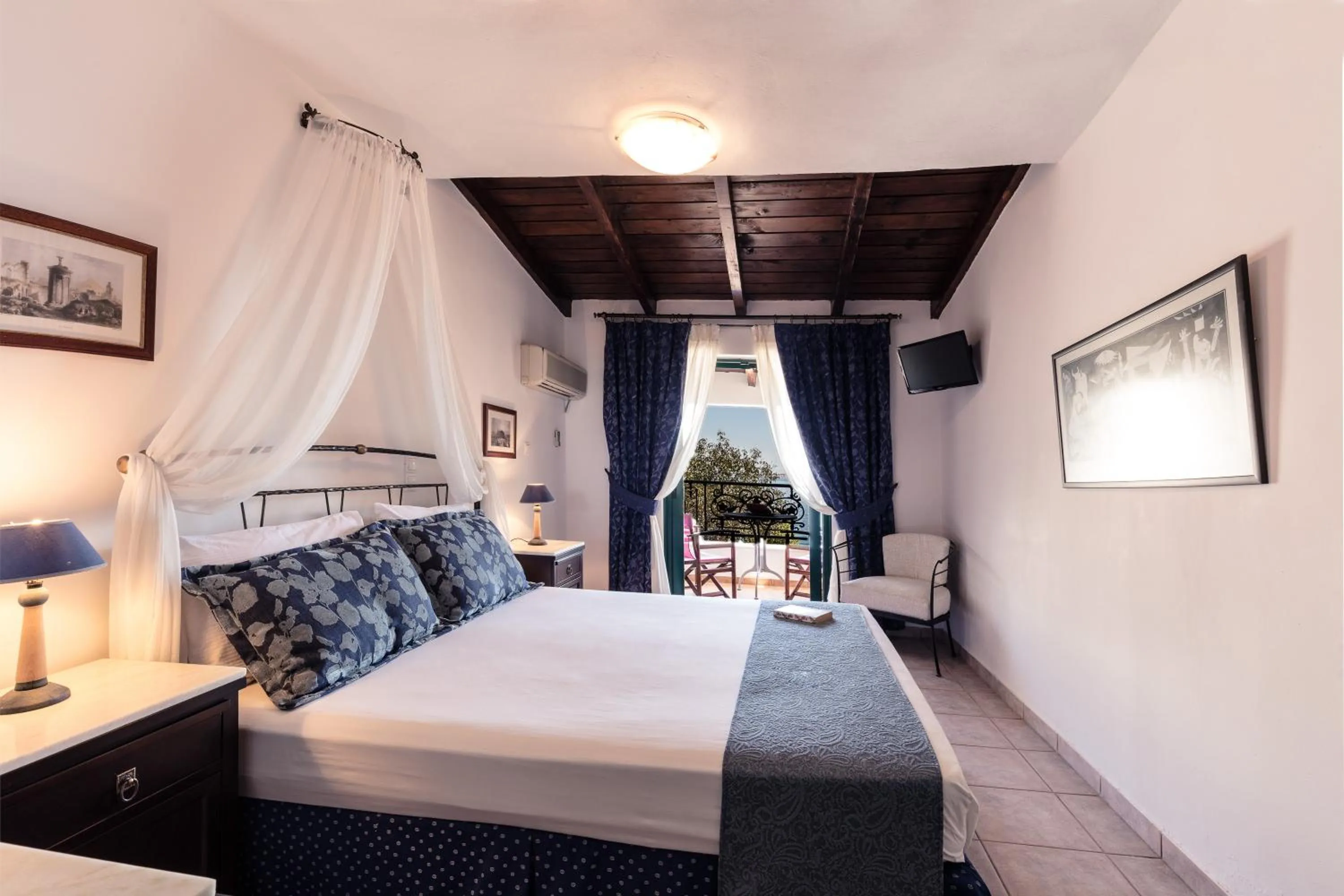 Balcony/Terrace, Bed in Dionysos Hotel