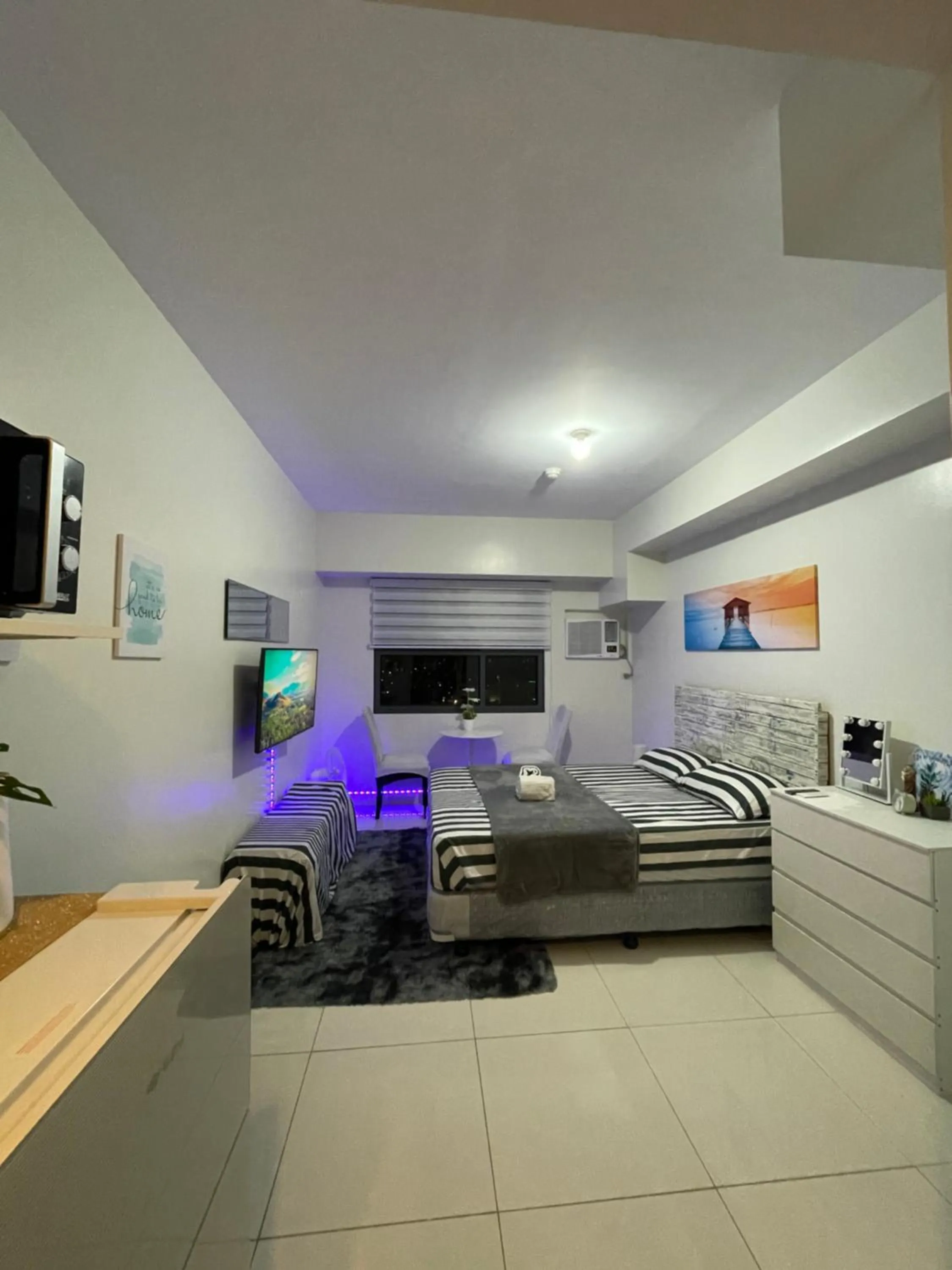 TV and multimedia in Cozy Studio at Horizon 101