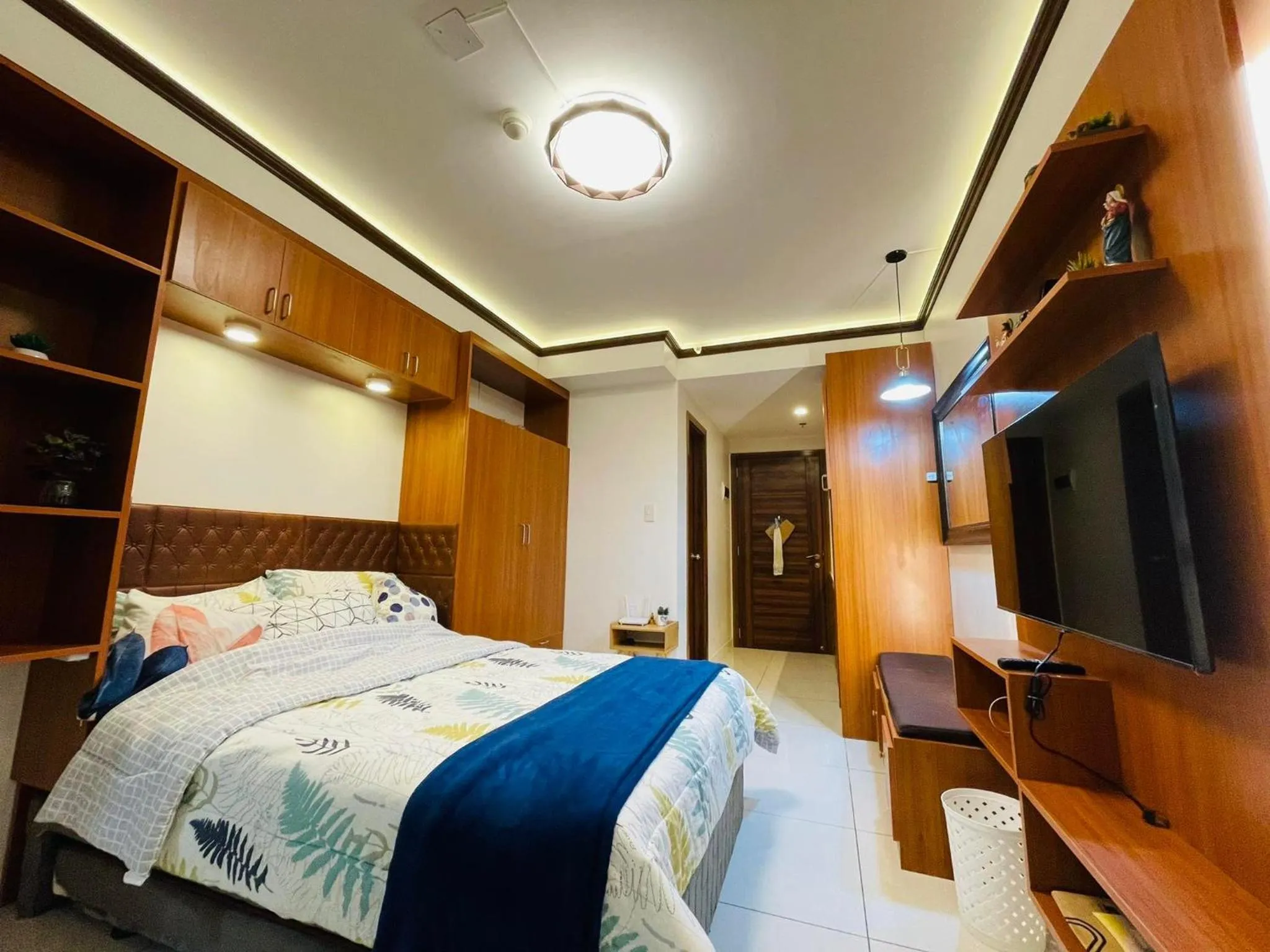 Communal lounge/ TV room, Bed in Cozy Studio at Horizon 101