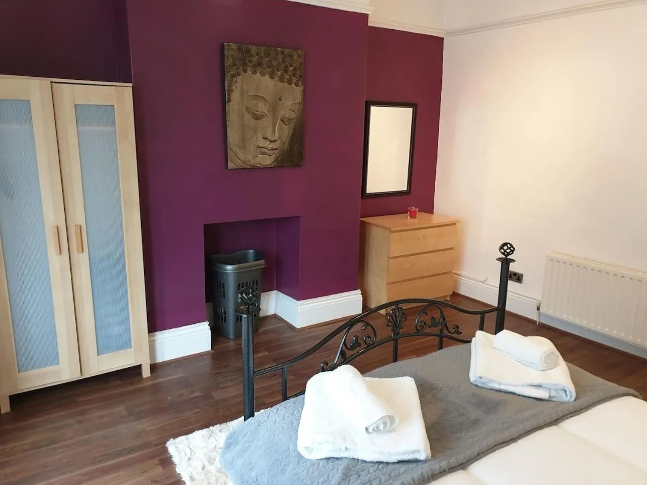 Bed in South Shield's Hidden Gem Garnet 3 Bedroom Apartme