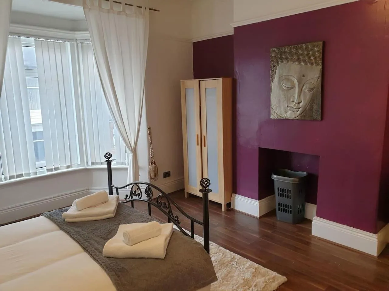 furniture, Bed in South Shield's Hidden Gem Garnet 3 Bedroom Apartme