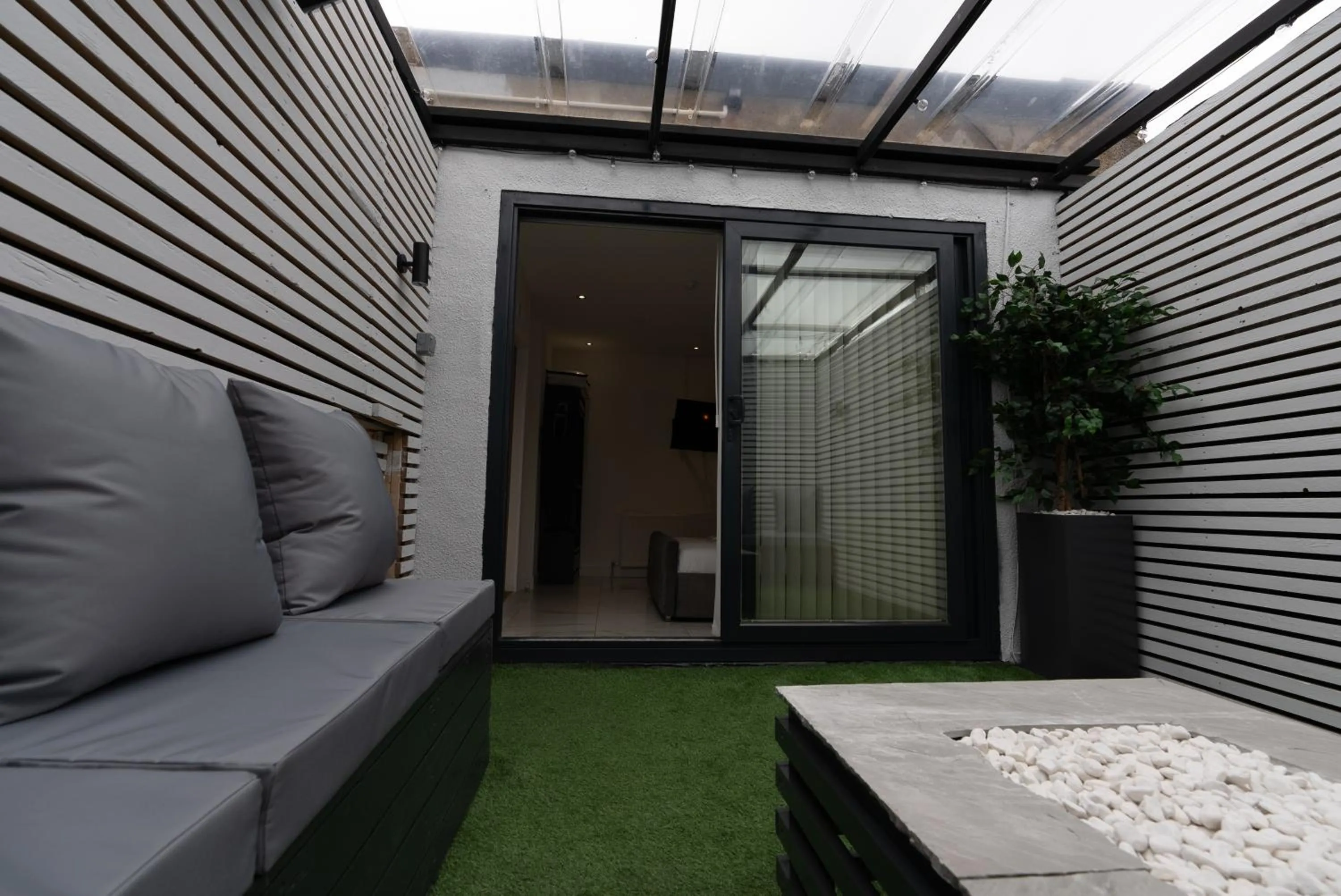 Balcony/Terrace in OYO Bellevue Apartments Middlesborough