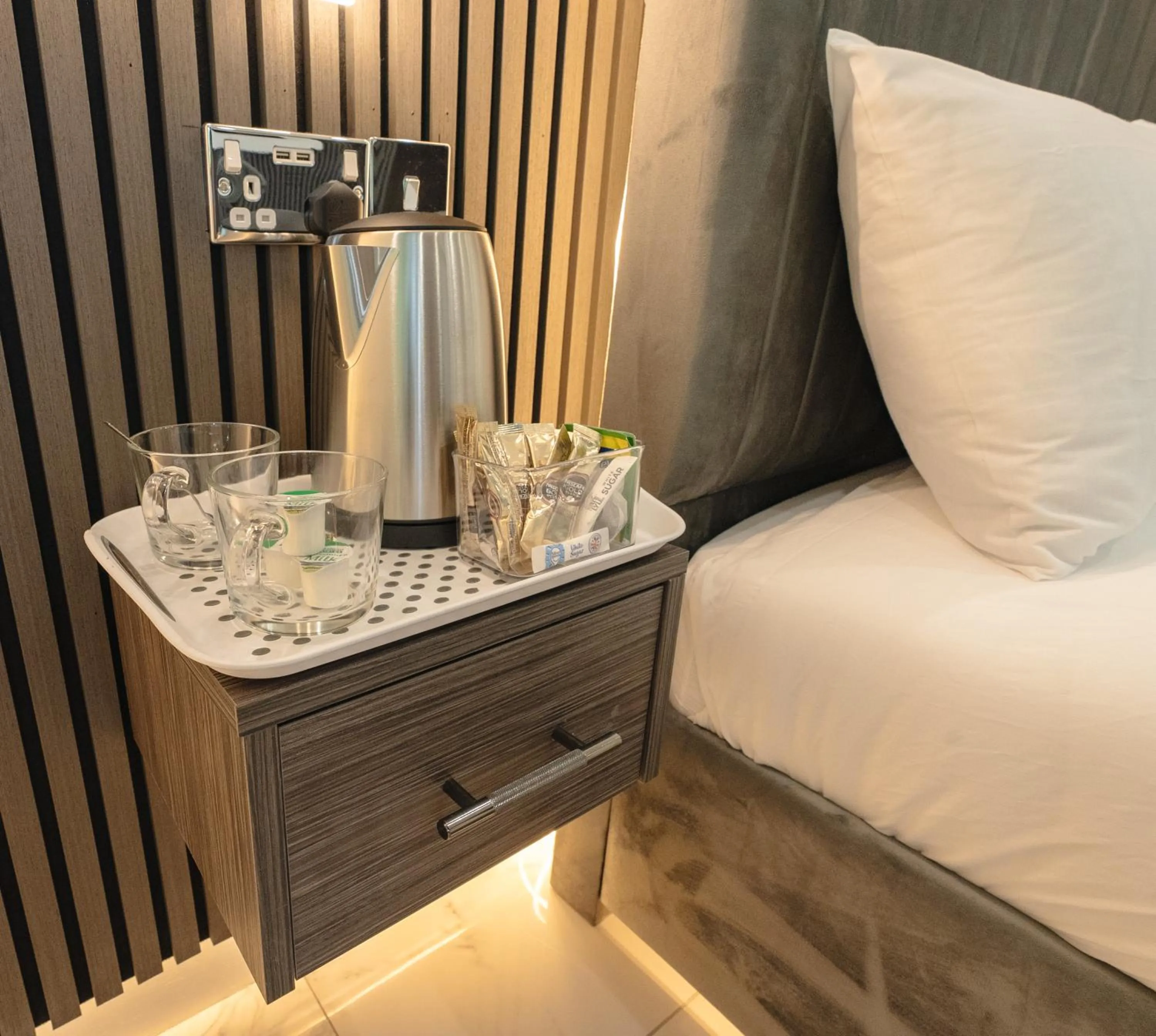 Coffee/tea facilities, Bed in OYO Bellevue Apartments Middlesborough