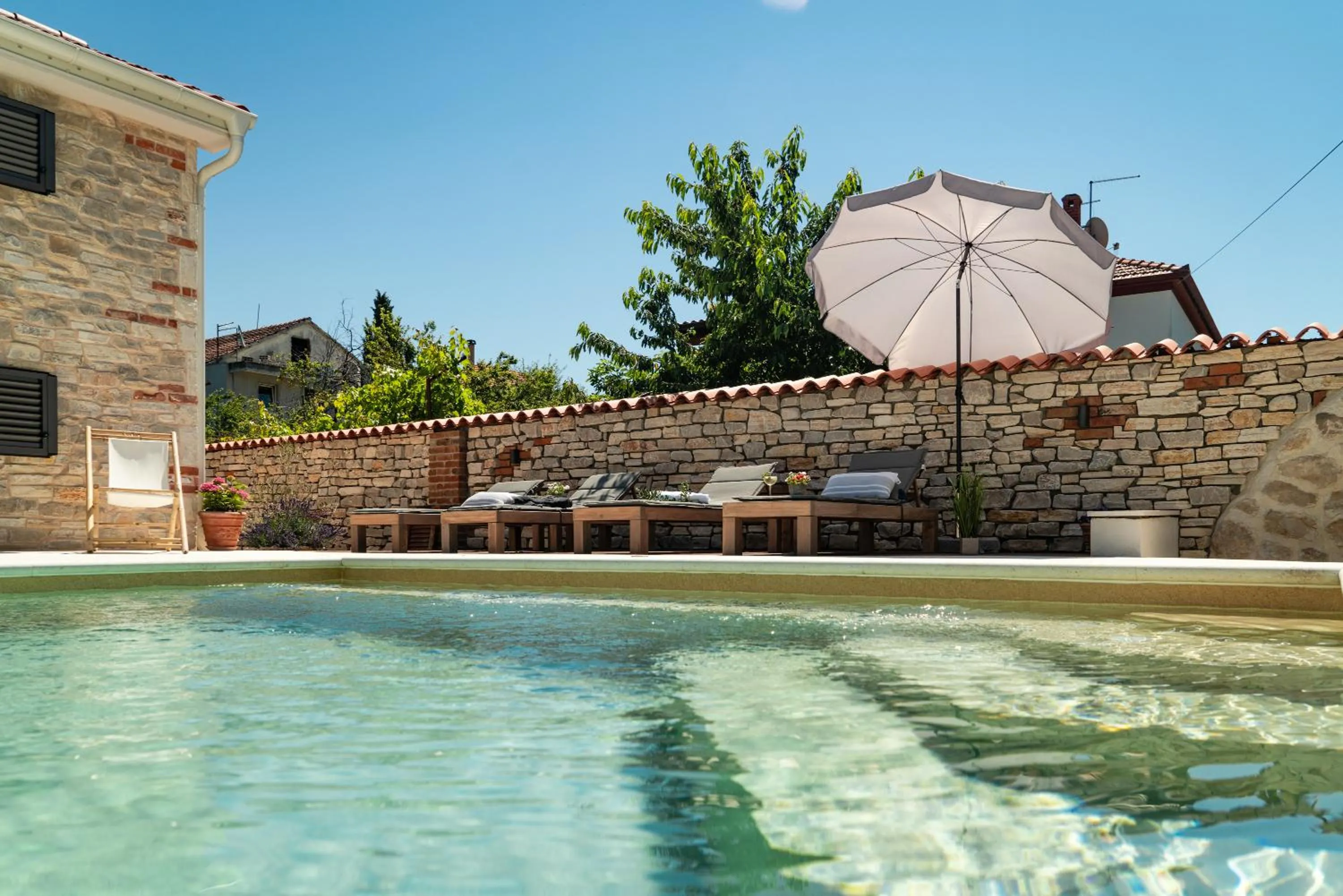 Vi la Mare - Mediterranes Apartment-Feeling mit Poolgenuss
