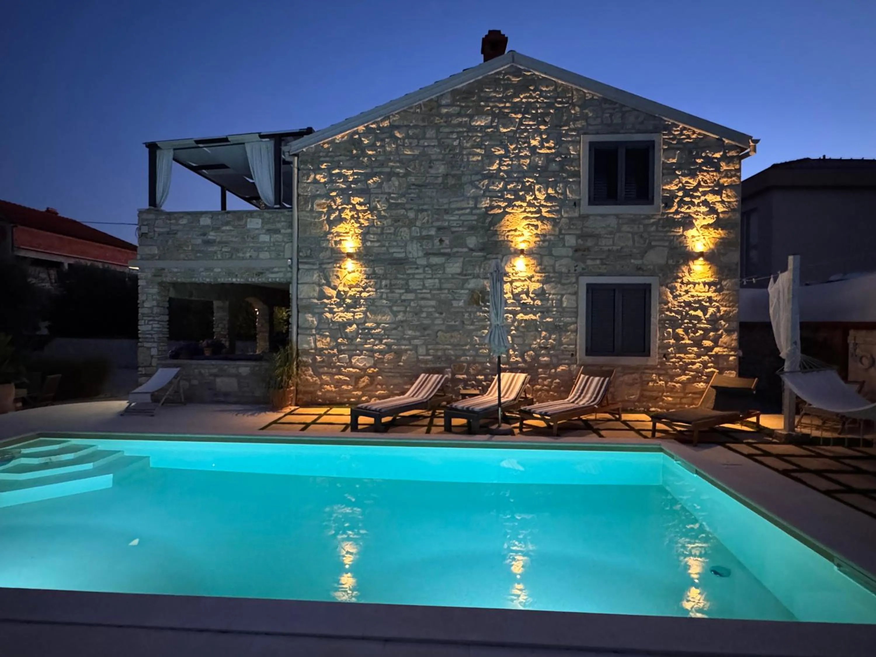 Vi la Mare - Mediterranes Apartment-Feeling mit Poolgenuss