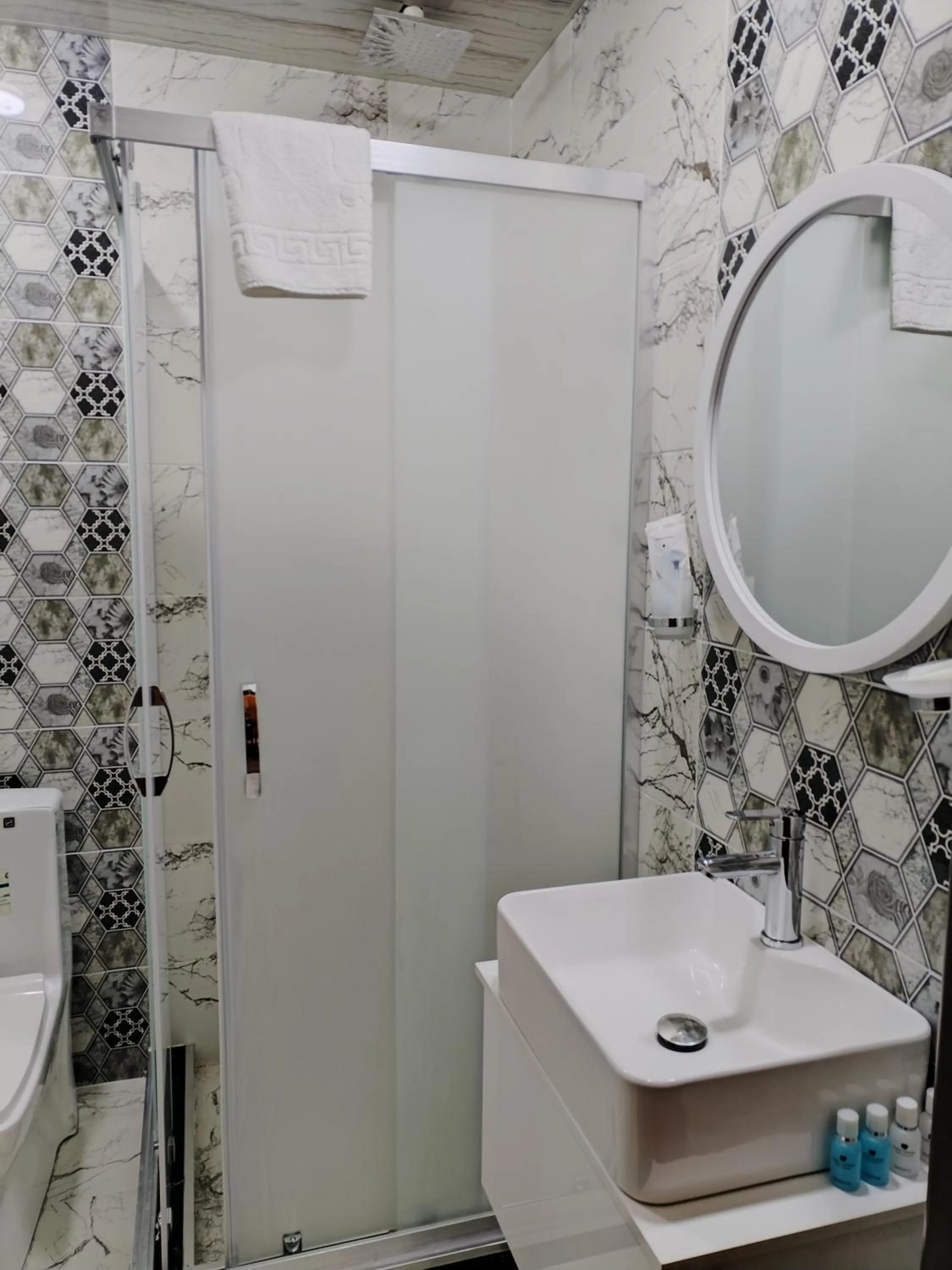 Shower in Pera Hotel Baku