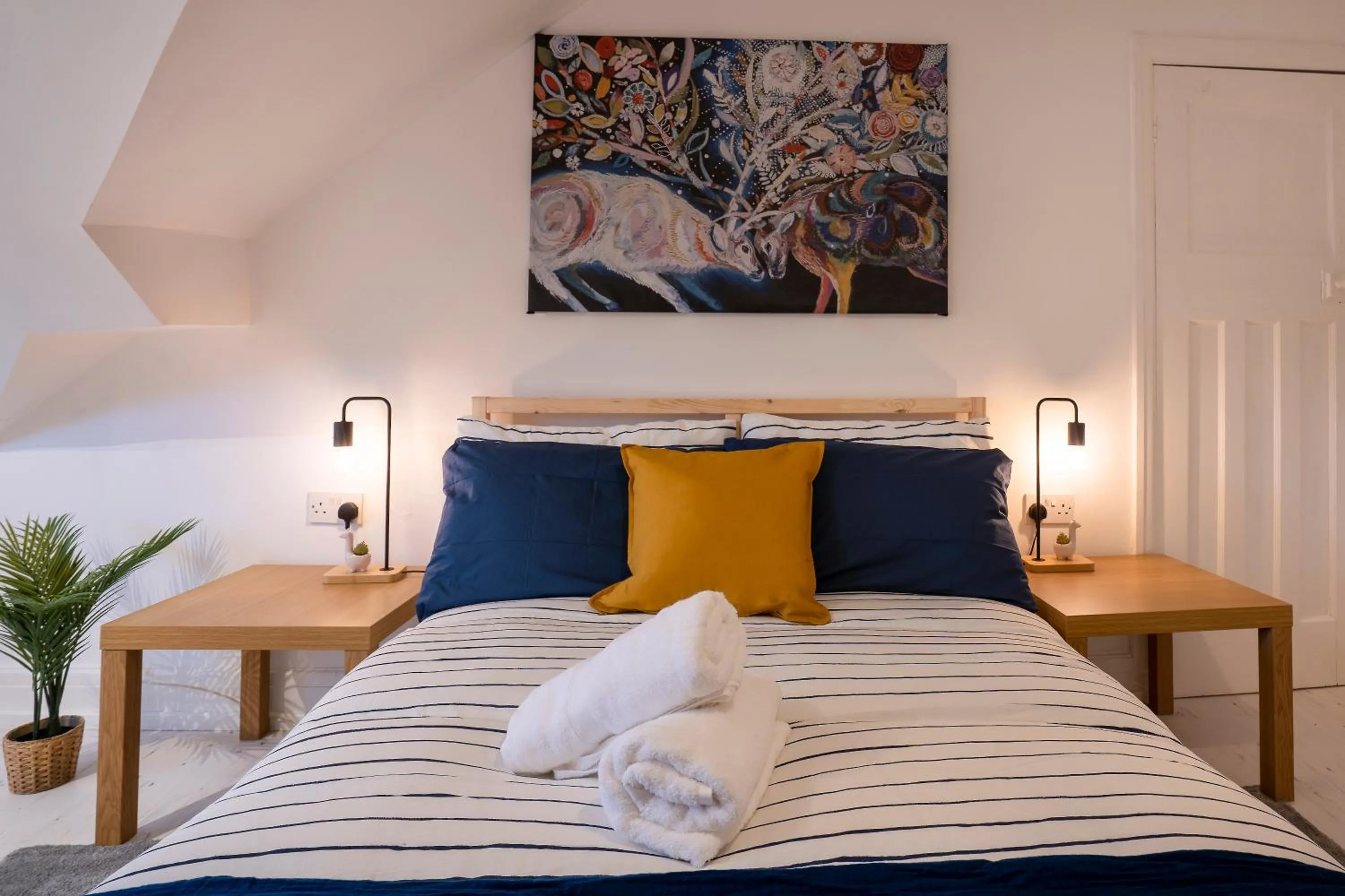 Modern Apartment -Free Parking - by Holiday Homes