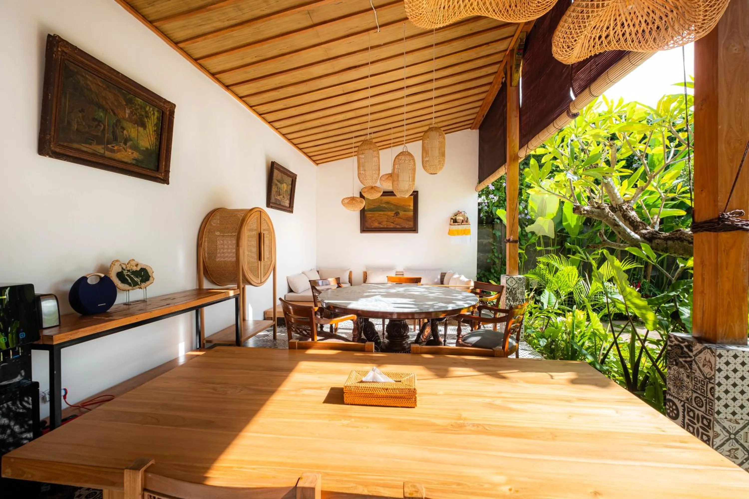 Food and drinks in Kubu Kirana by Supala