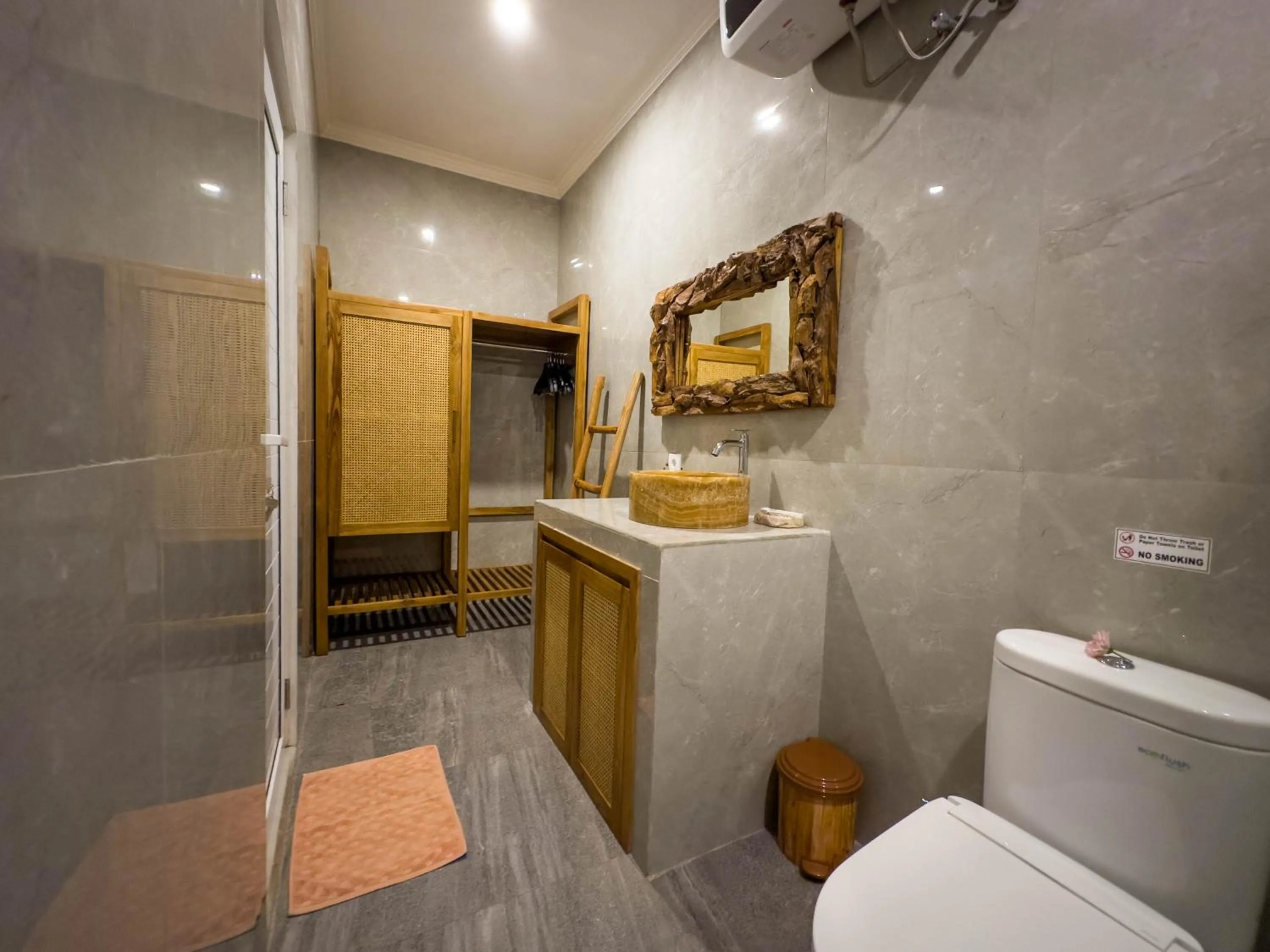 Bathroom in Kubu Kirana by Supala