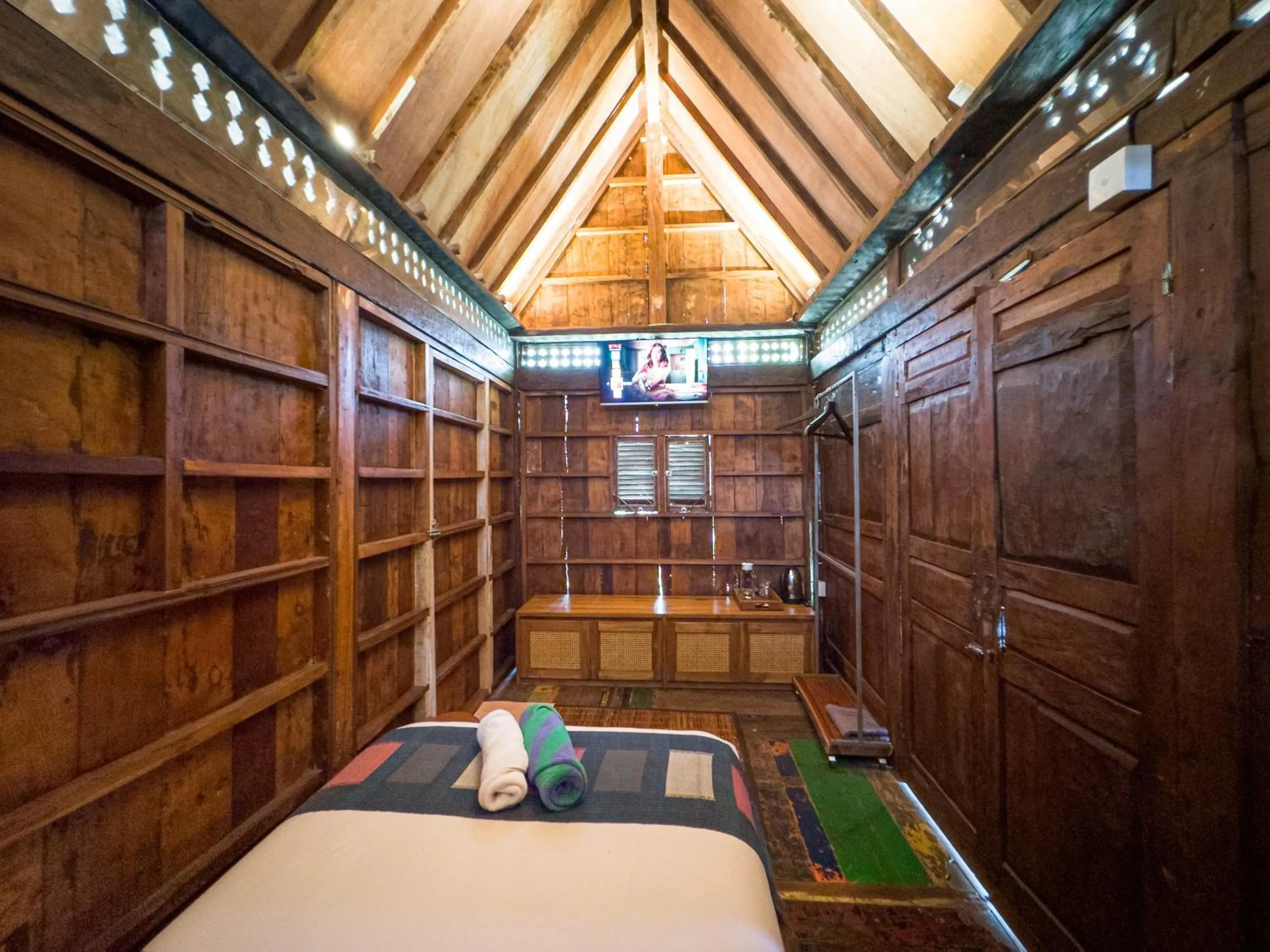 Bedroom, Bed in Kubu Kirana by Supala