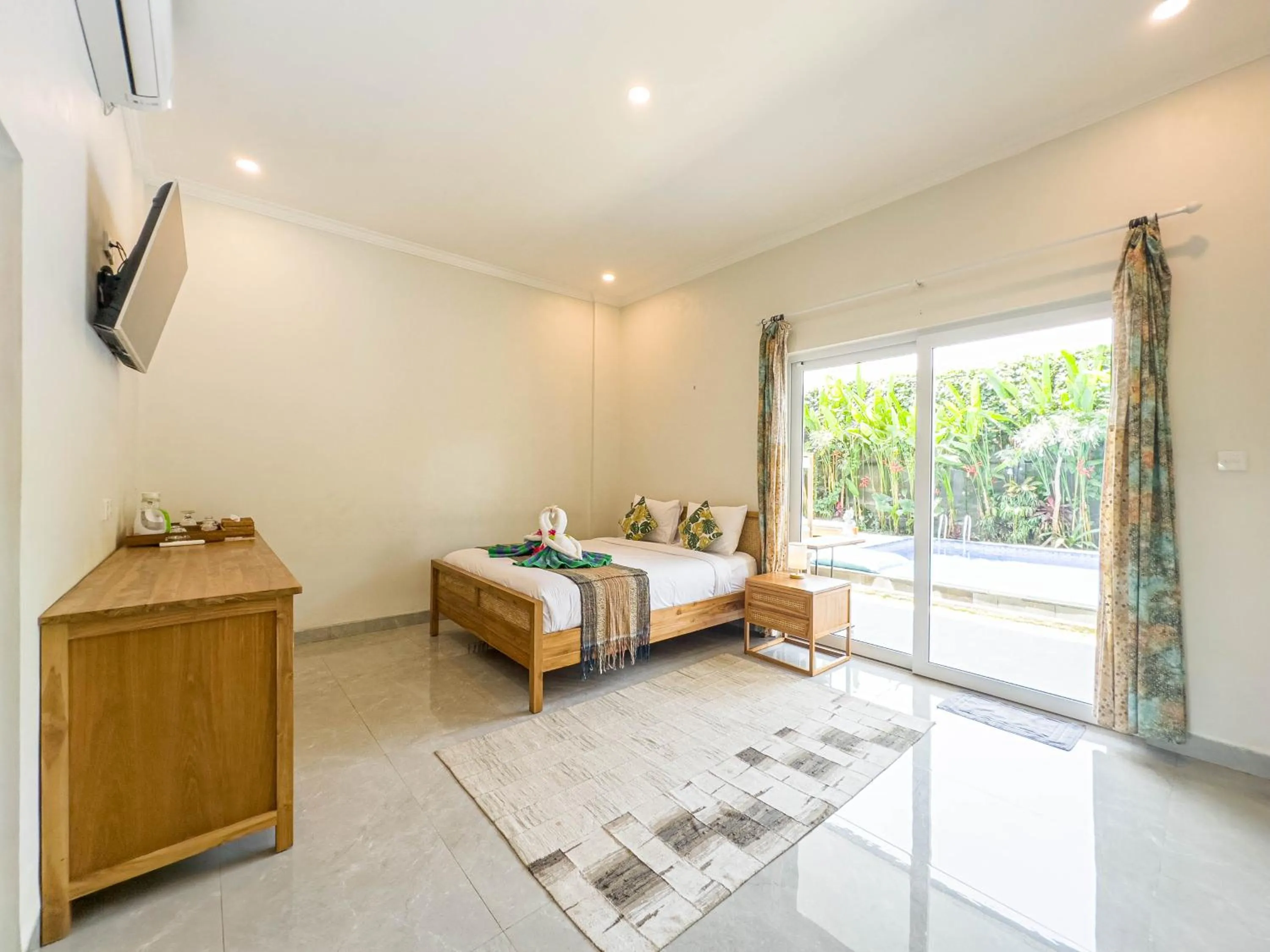 Bedroom, Bed in Kubu Kirana by Supala