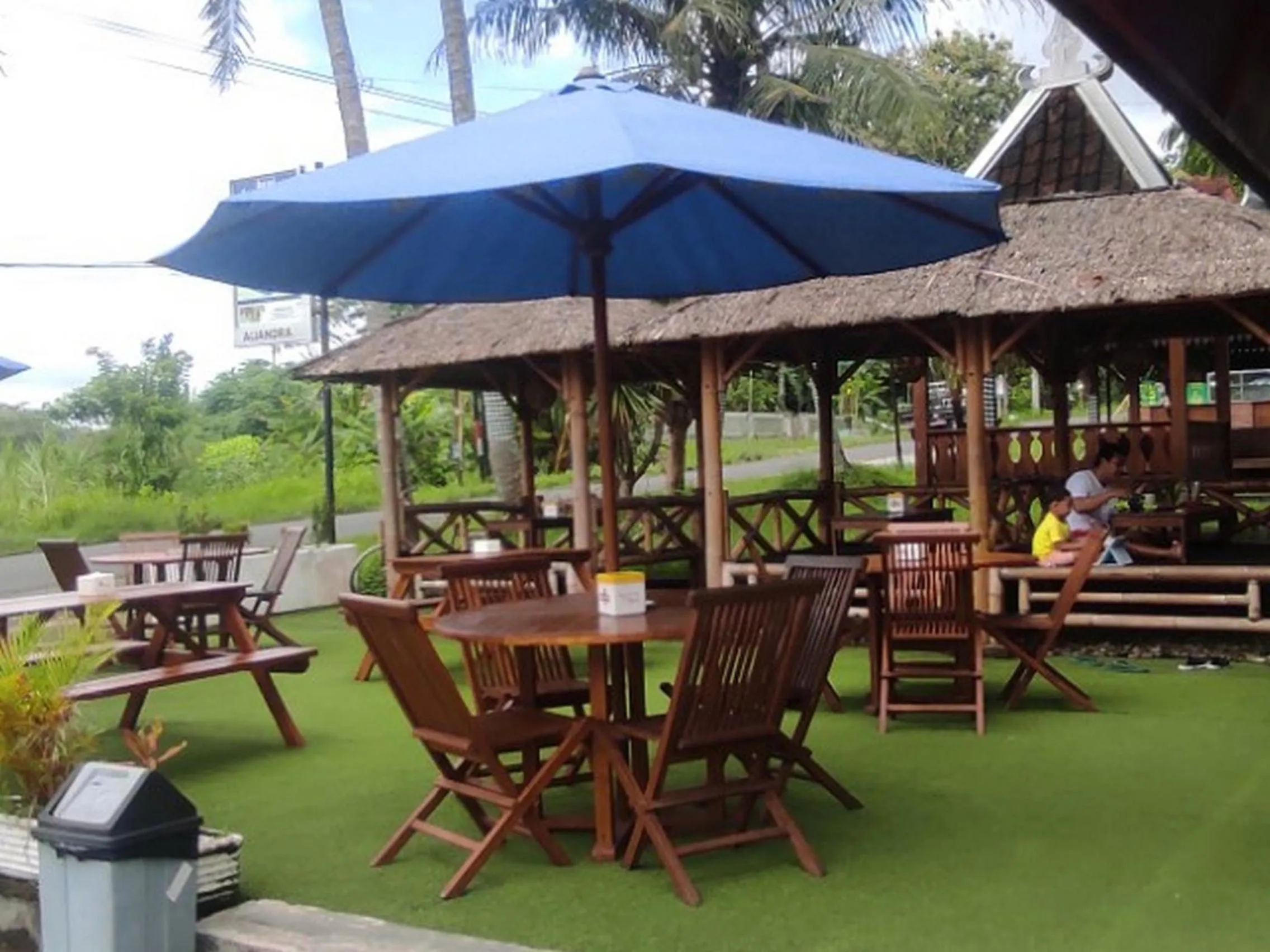 Restaurant/places to eat in Aliandra Villa by The Lavana