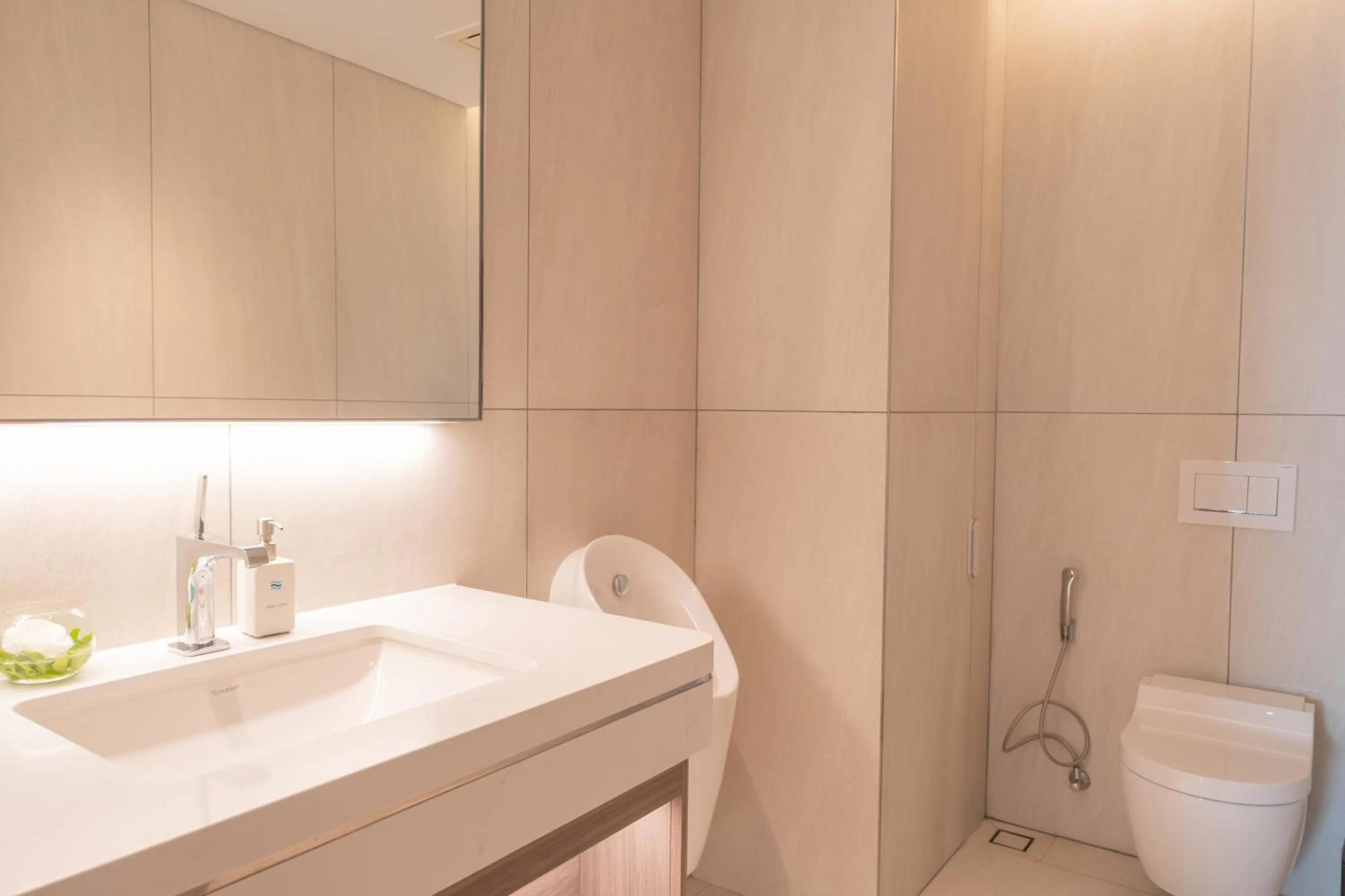 Toilet in A La Carte Ha Long Bay Managed by TASECO