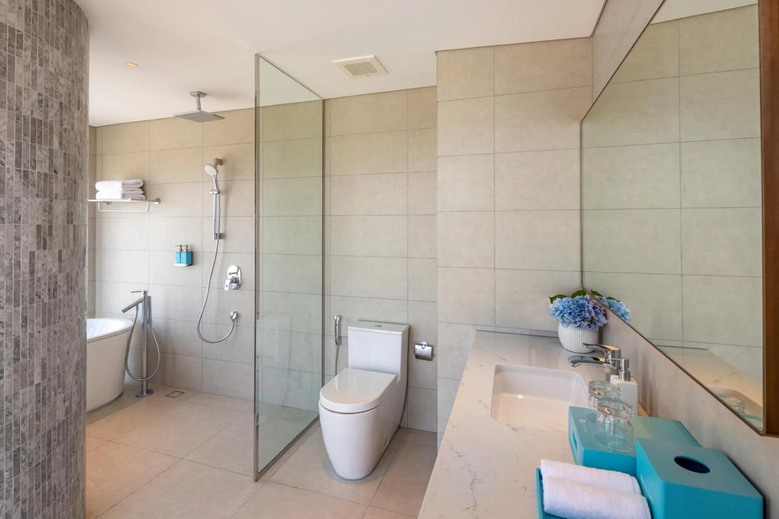 Shower in A La Carte Ha Long Bay Managed by TASECO