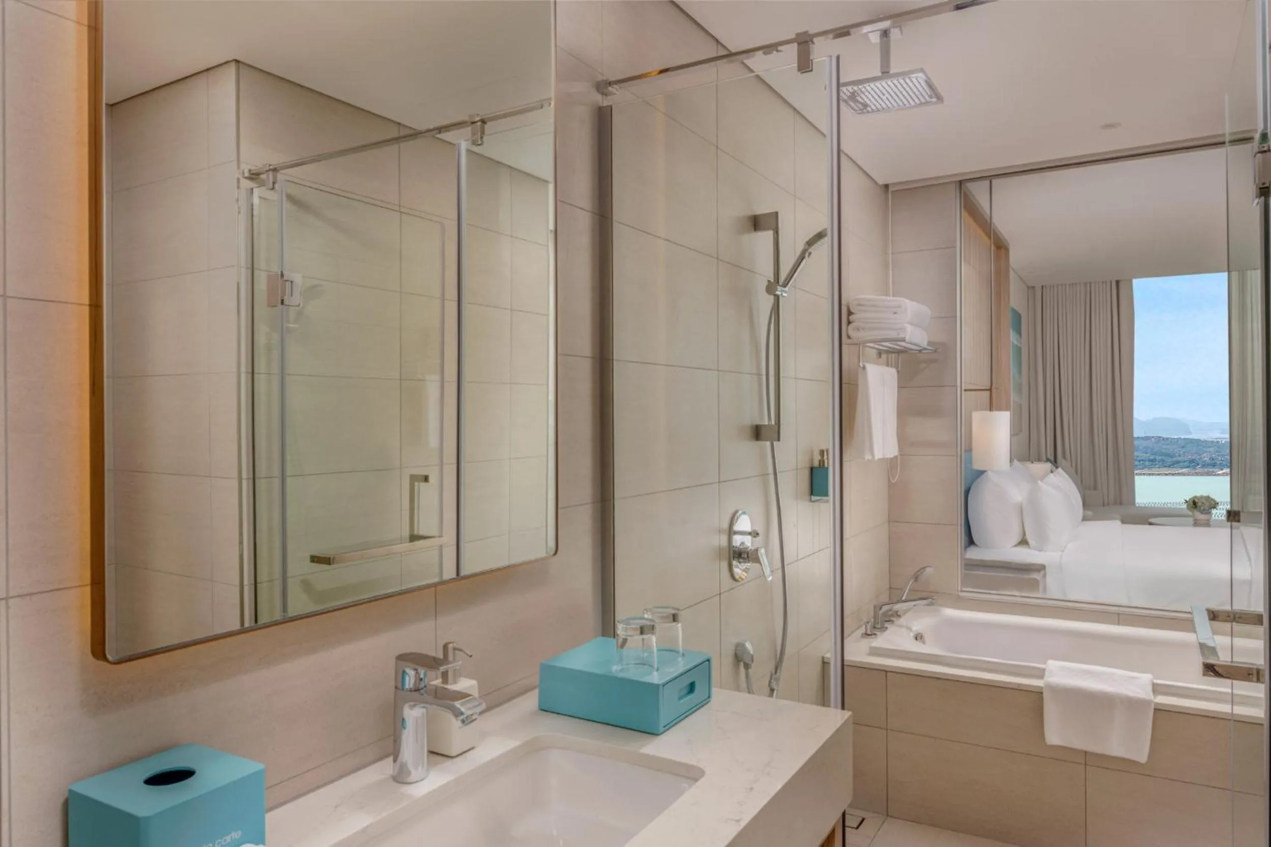 Shower in A La Carte Ha Long Bay Managed by TASECO