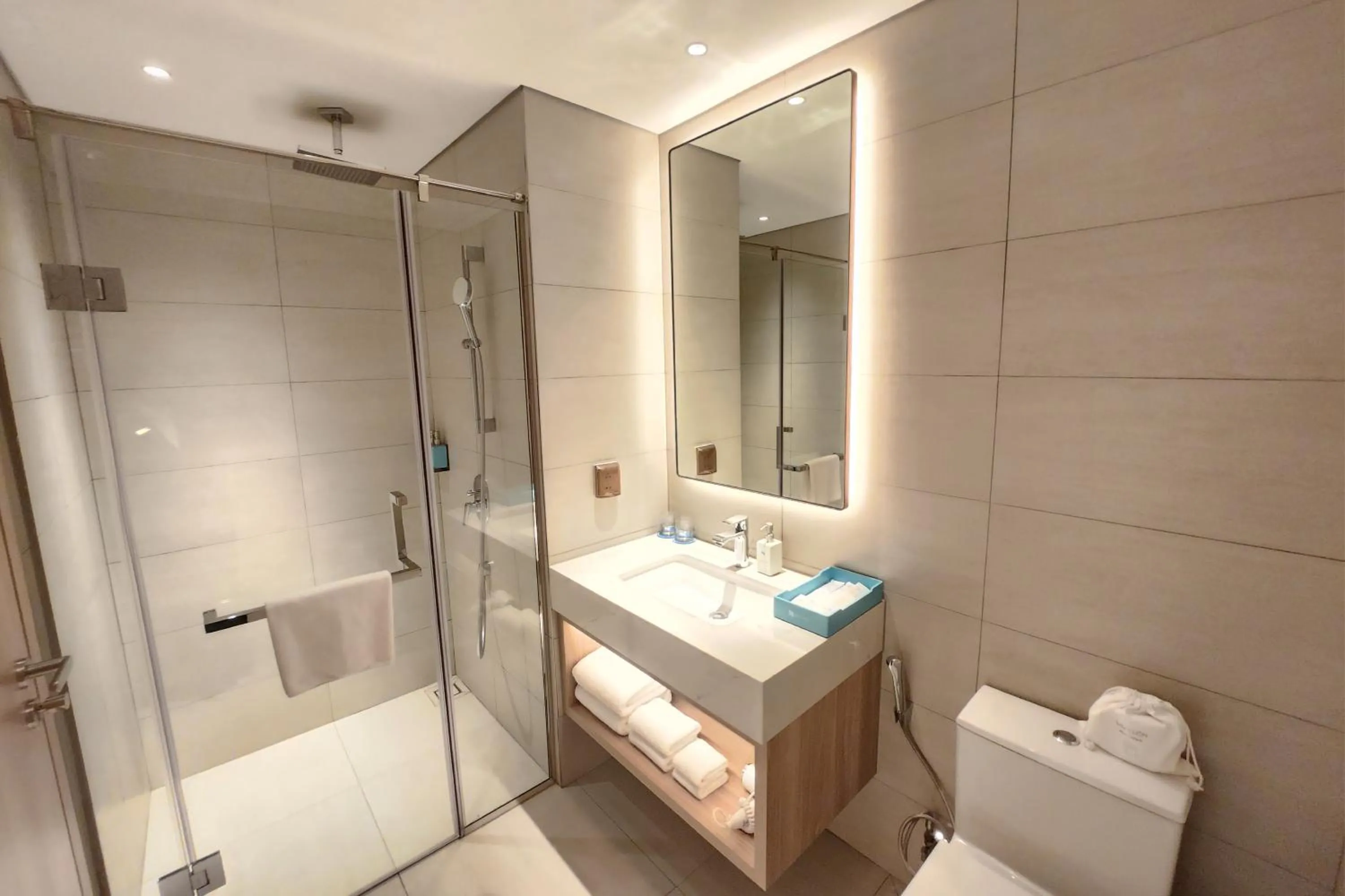 Bathroom in A La Carte Ha Long Bay Managed by TASECO