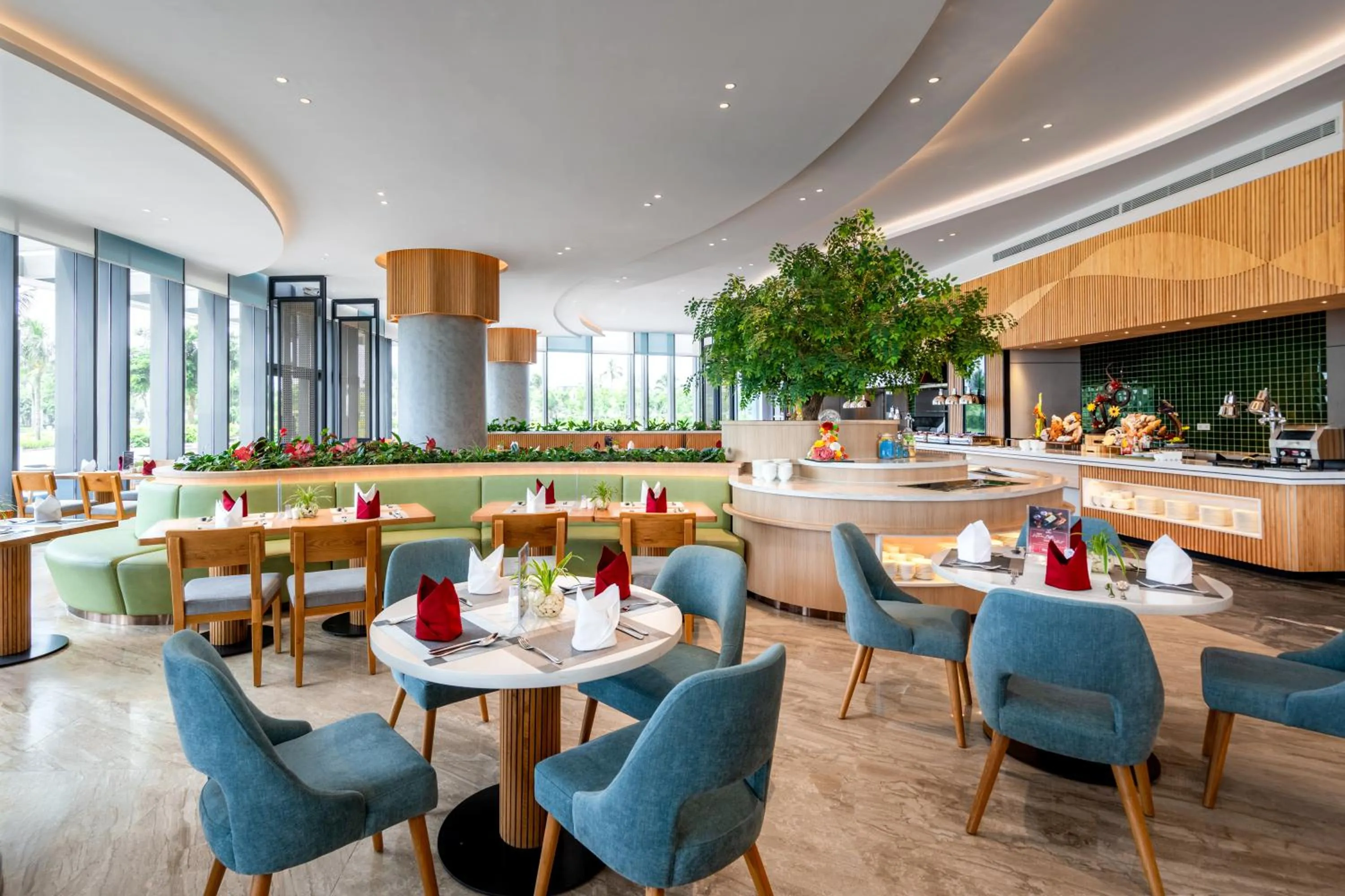 Restaurant/places to eat in A La Carte Ha Long Bay Managed by TASECO