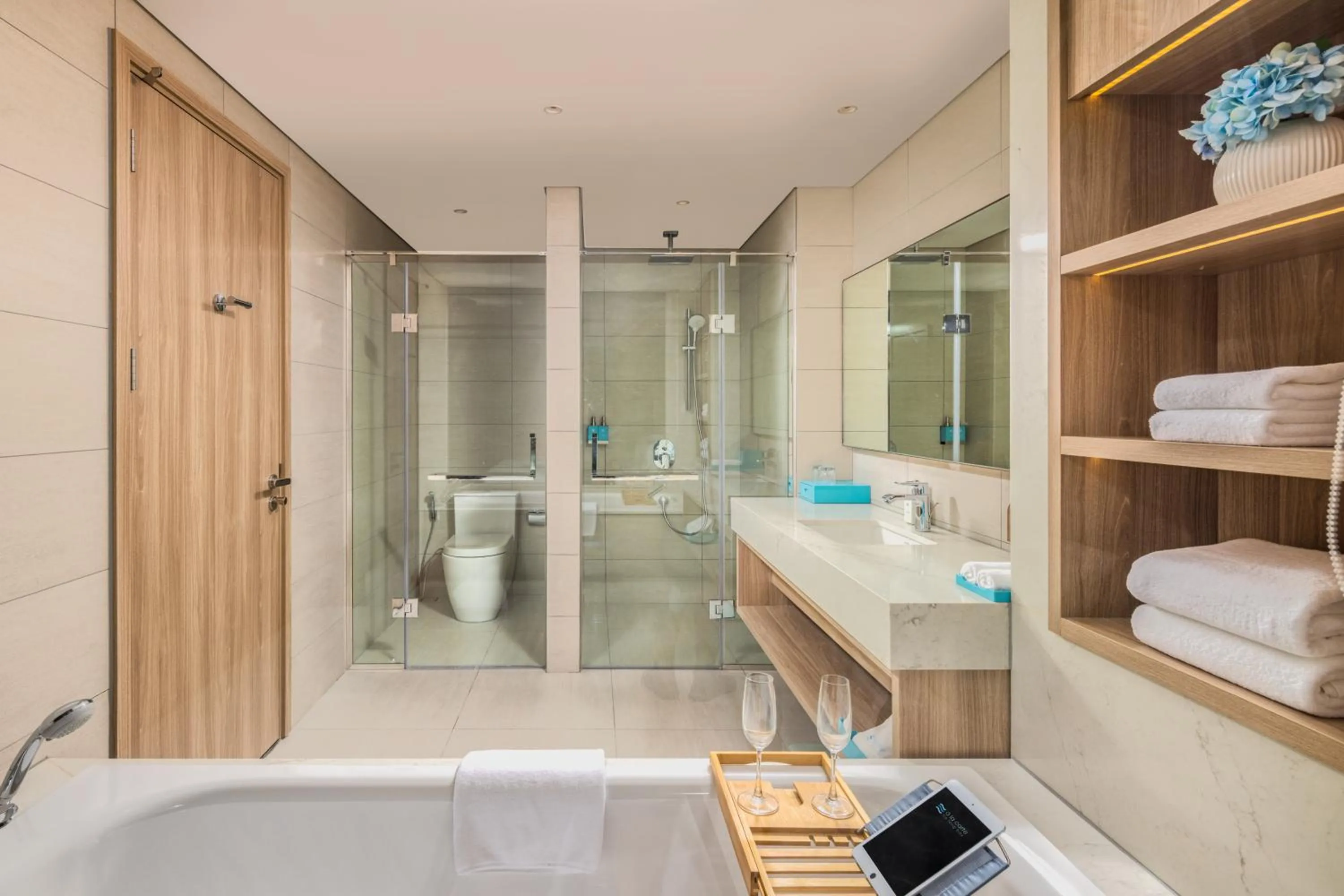 Shower in A La Carte Ha Long Bay Managed by TASECO