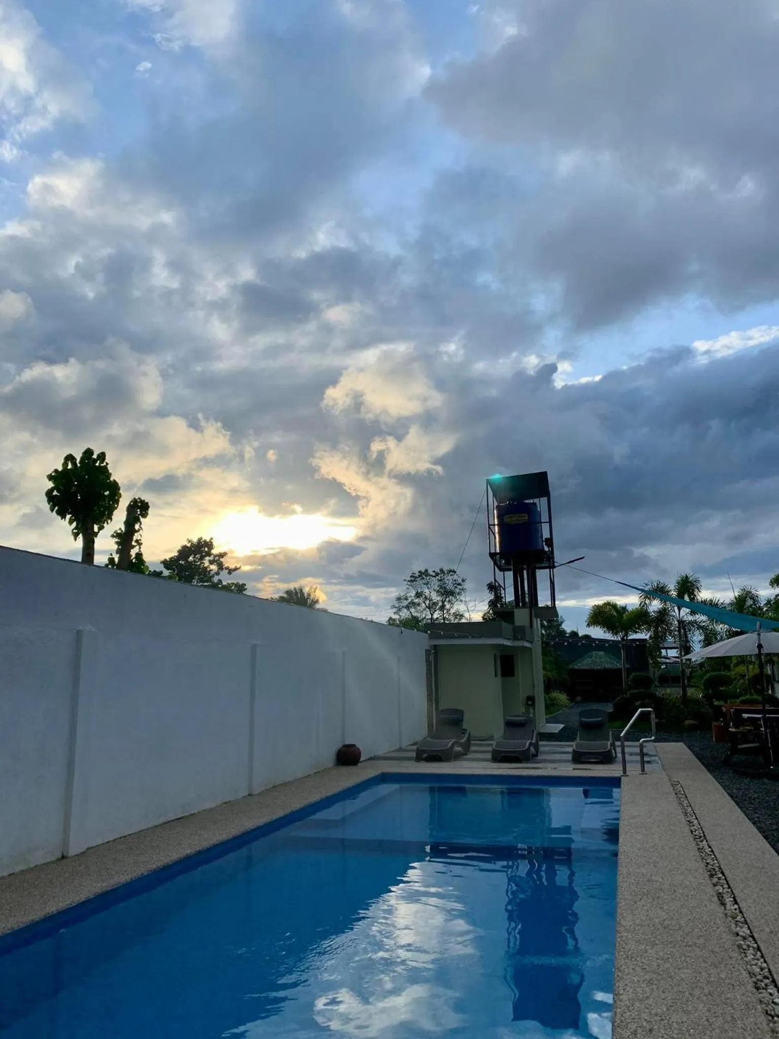 Swimming pool in Sunshine Stay Panglao
