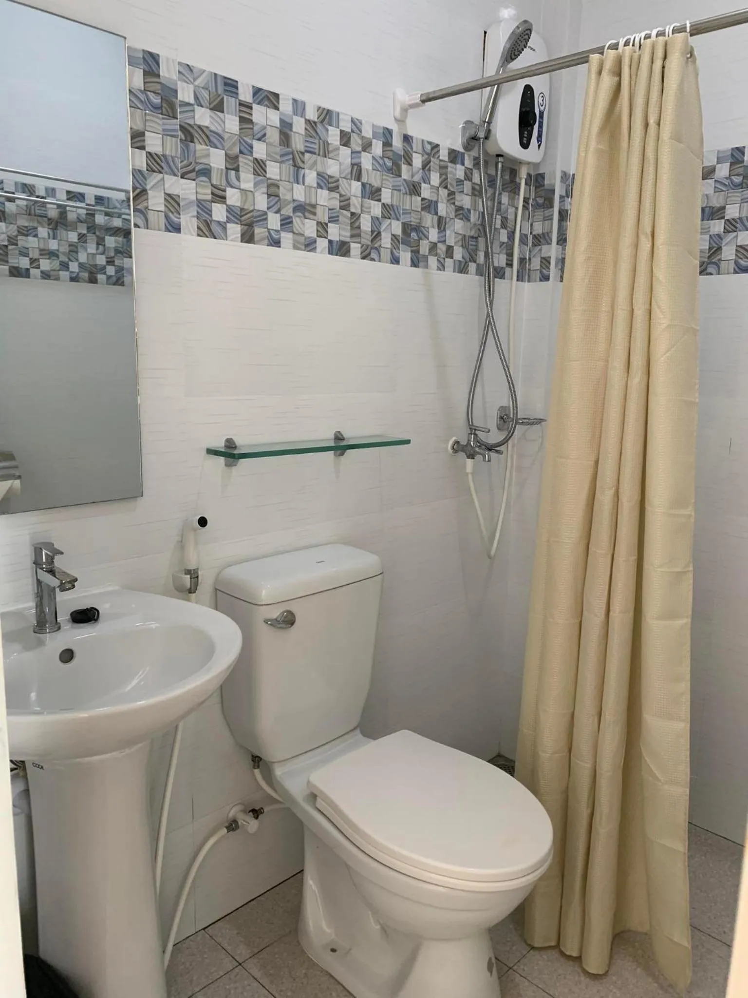 Toilet in Sunshine Stay Panglao