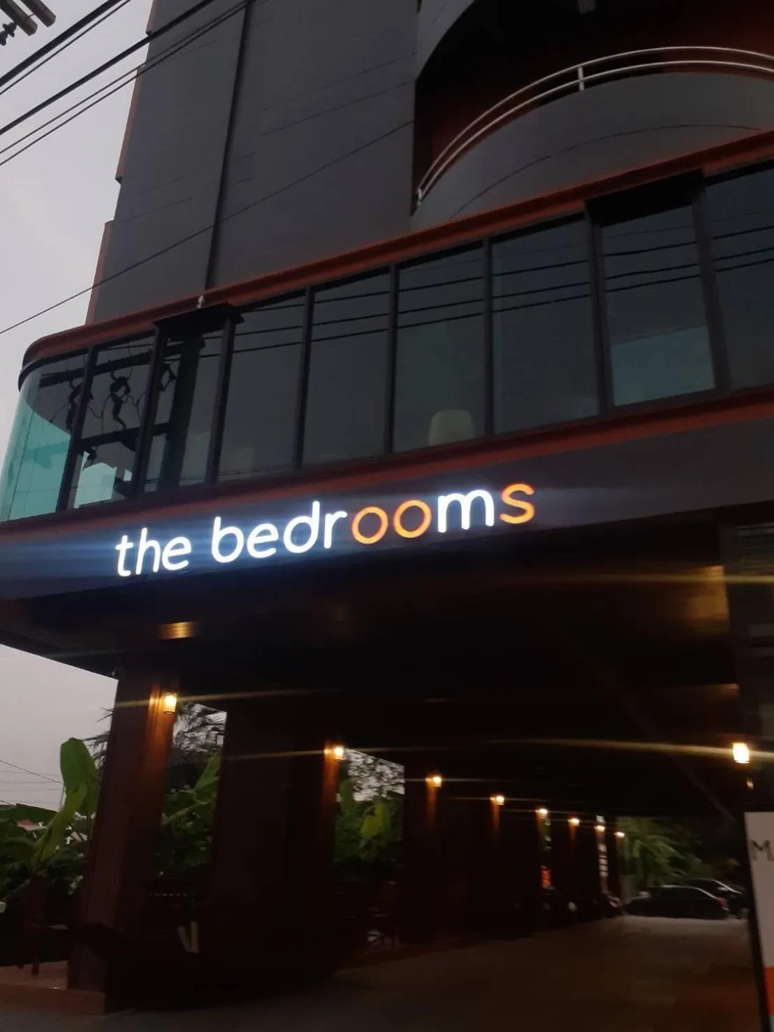 Street view in The Bedrooms Maeklong and Services Apartment