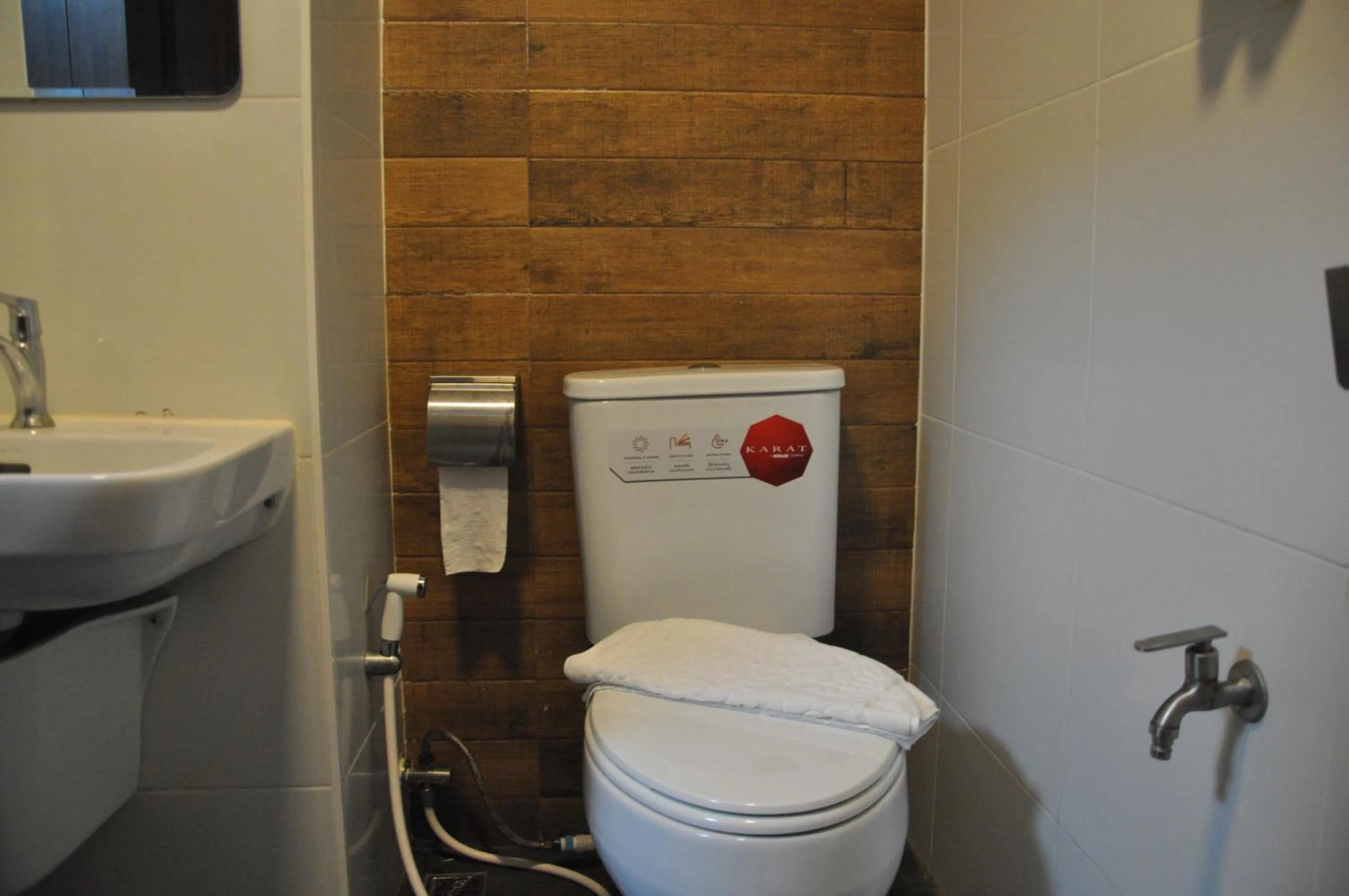 Bathroom in The Bedrooms Maeklong and Services Apartment