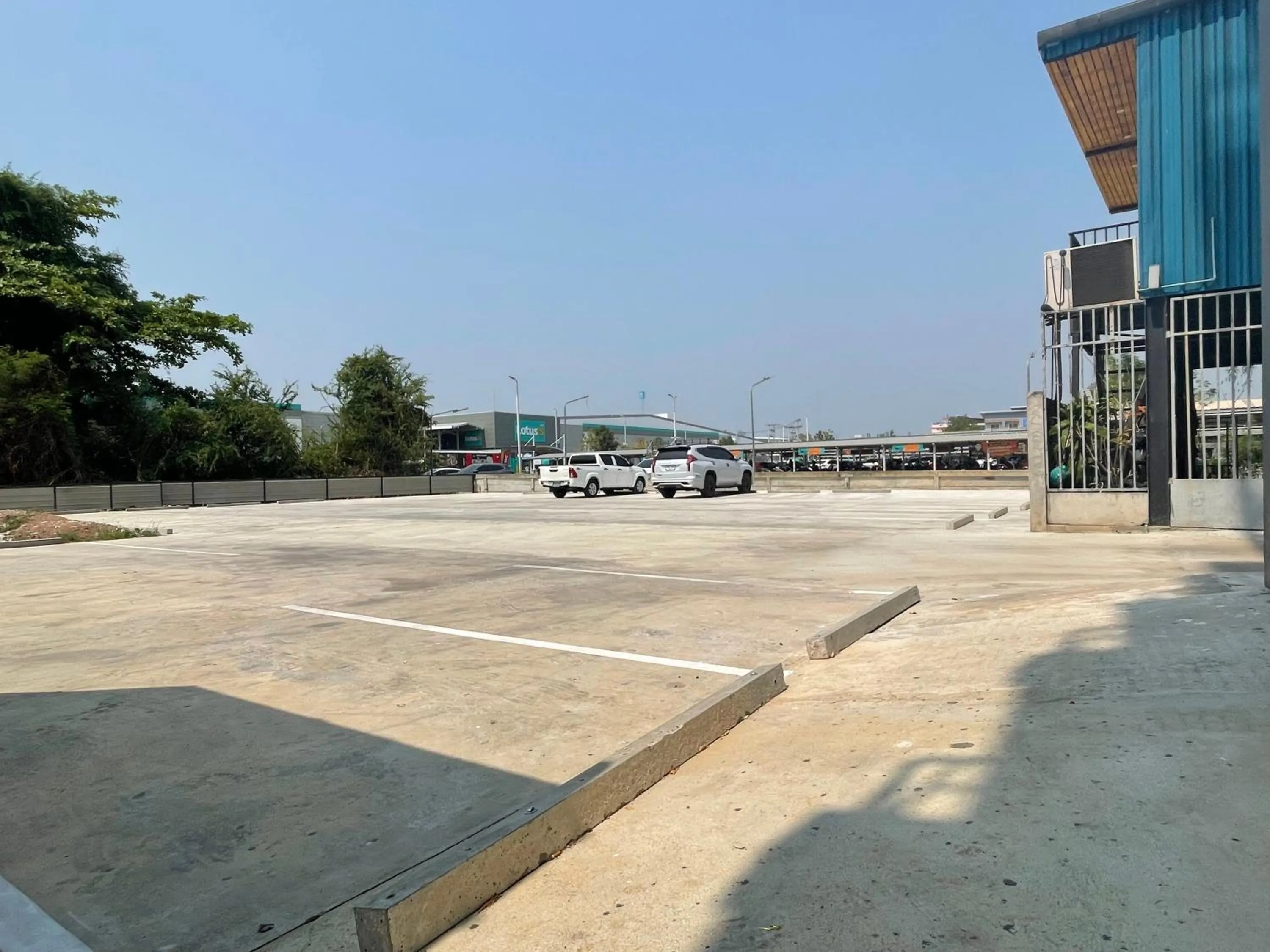 Parking in The Bedrooms Maeklong and Services Apartment