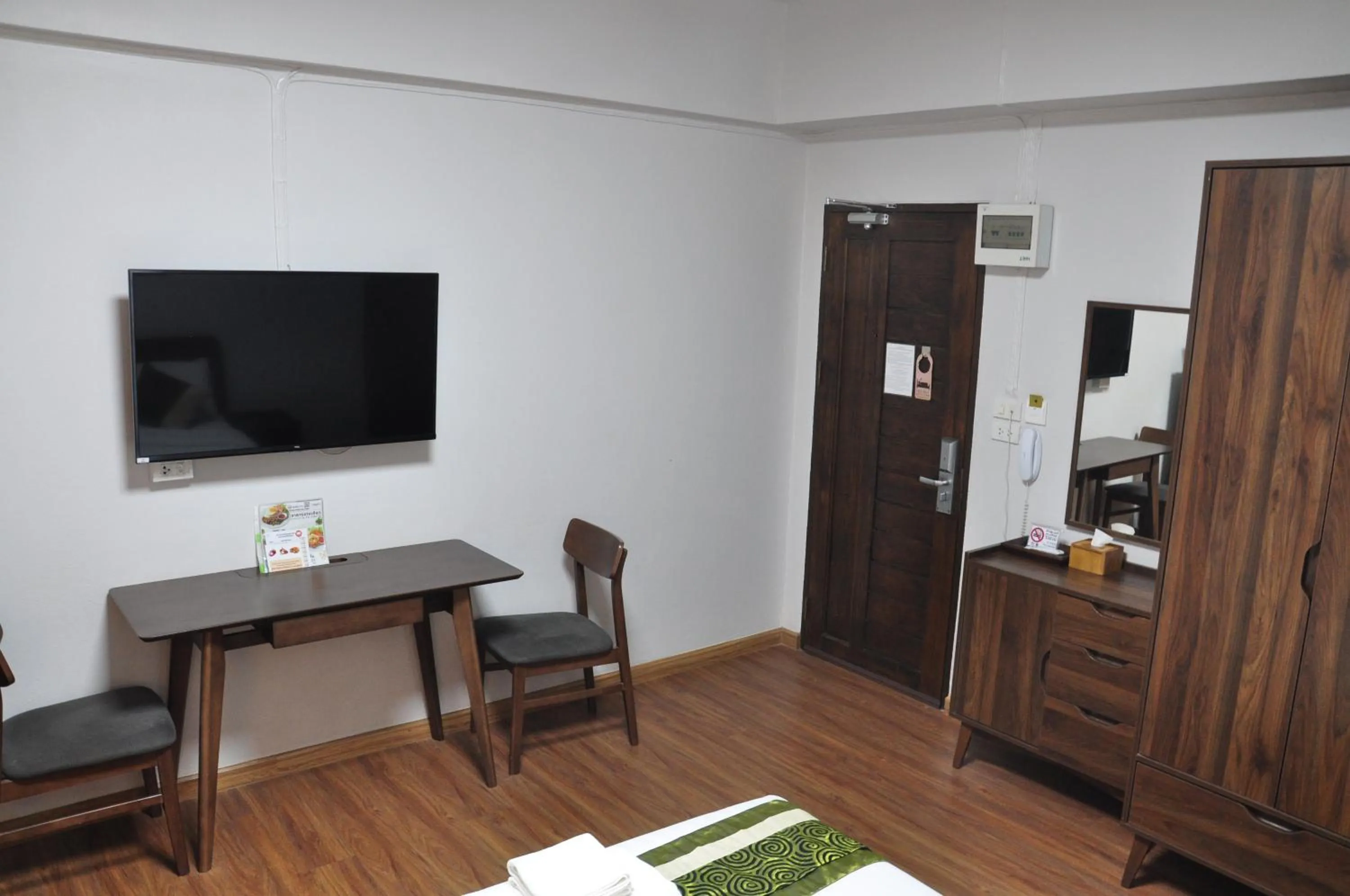Communal lounge/ TV room in The Bedrooms Maeklong and Services Apartment