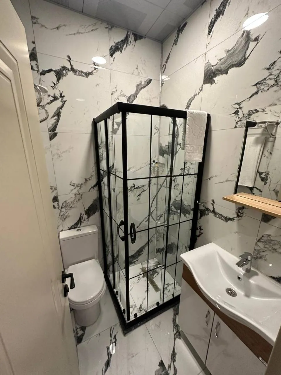 Shower in Akel Guest House