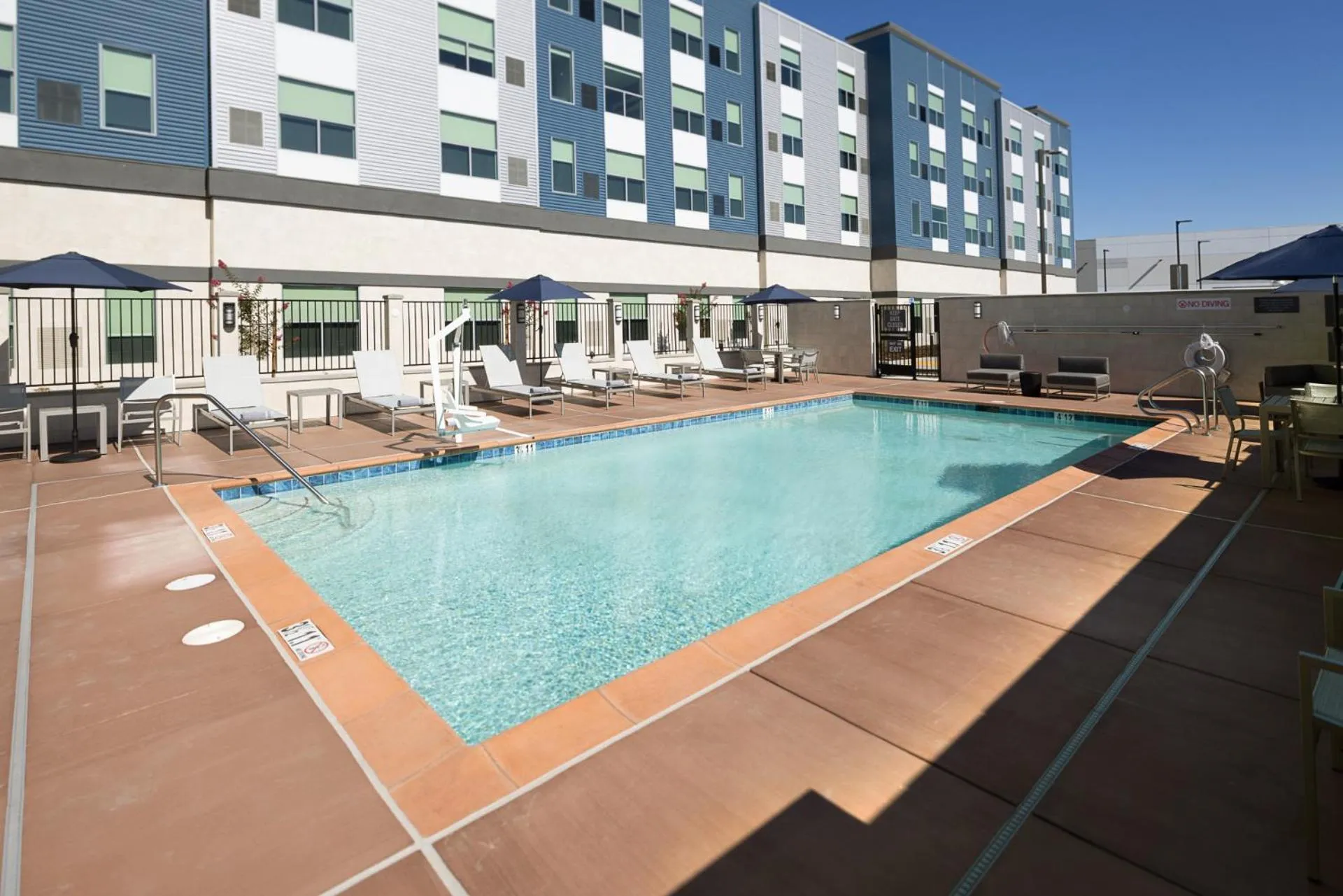 Swimming pool in Hyatt House Vacaville