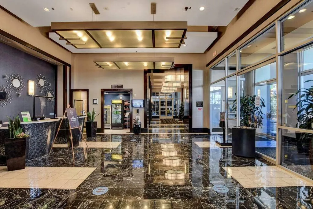 Property building in Ultimate Las Vegas Getaway One Bedroom Suite with Balcony, Kitchen, Gym, Pool & Free Parking