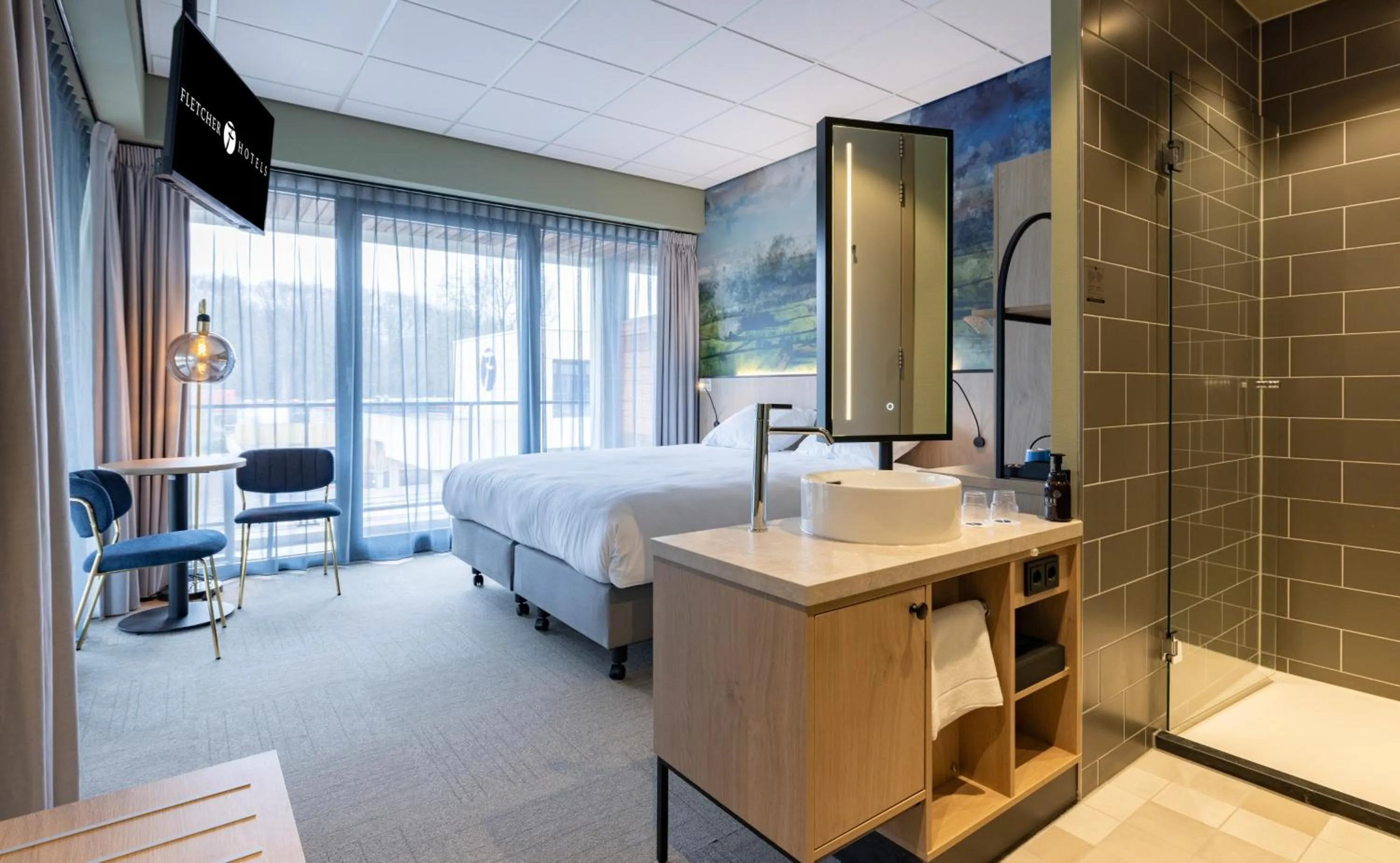 Bathroom, Bed in Fletcher Hotel-Restaurant Marknesse