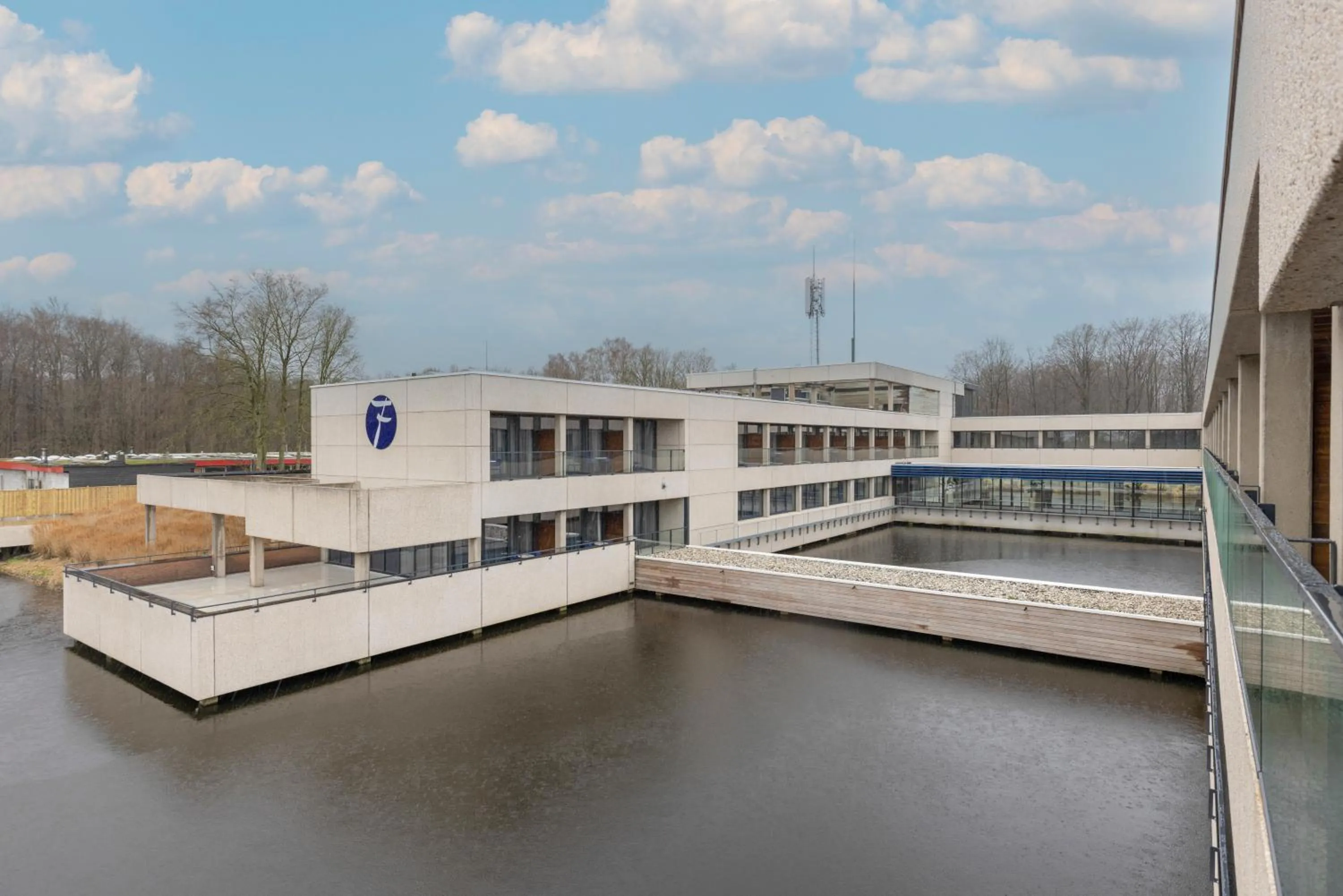 Property building in Fletcher Hotel-Restaurant Marknesse