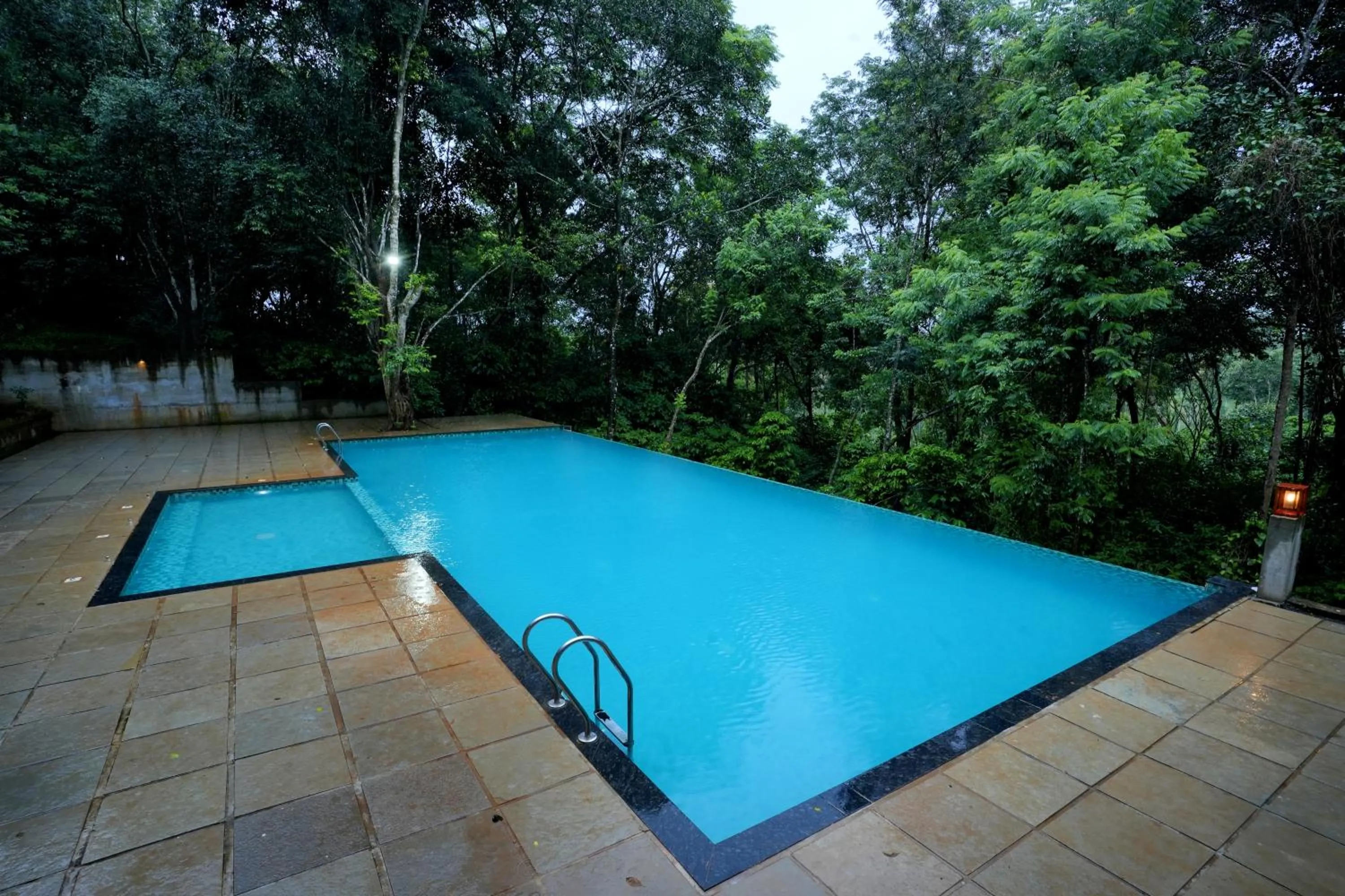 Swimming pool in Coffee Acres Resort