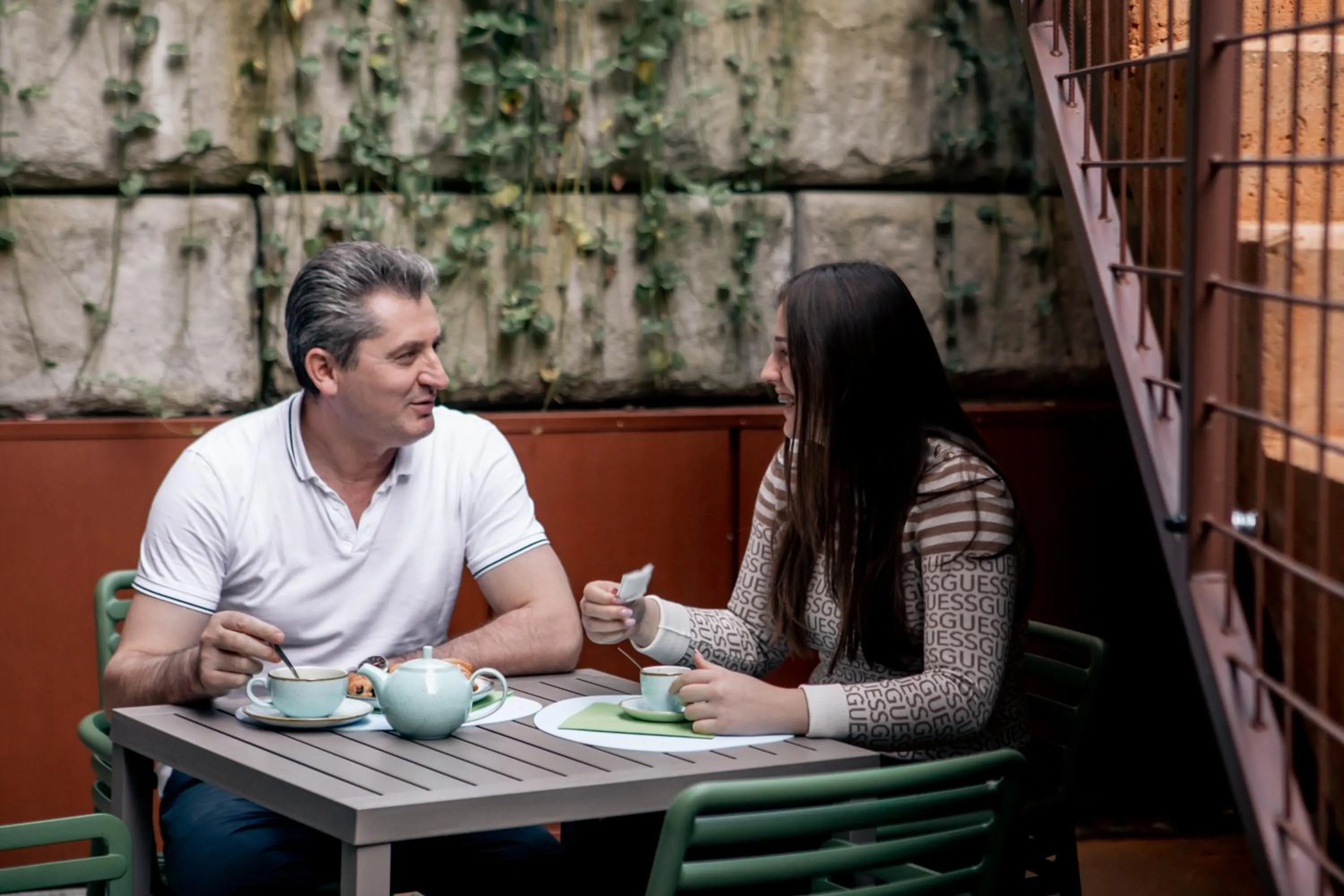 Restaurant/places to eat in K MODERN HOTEL