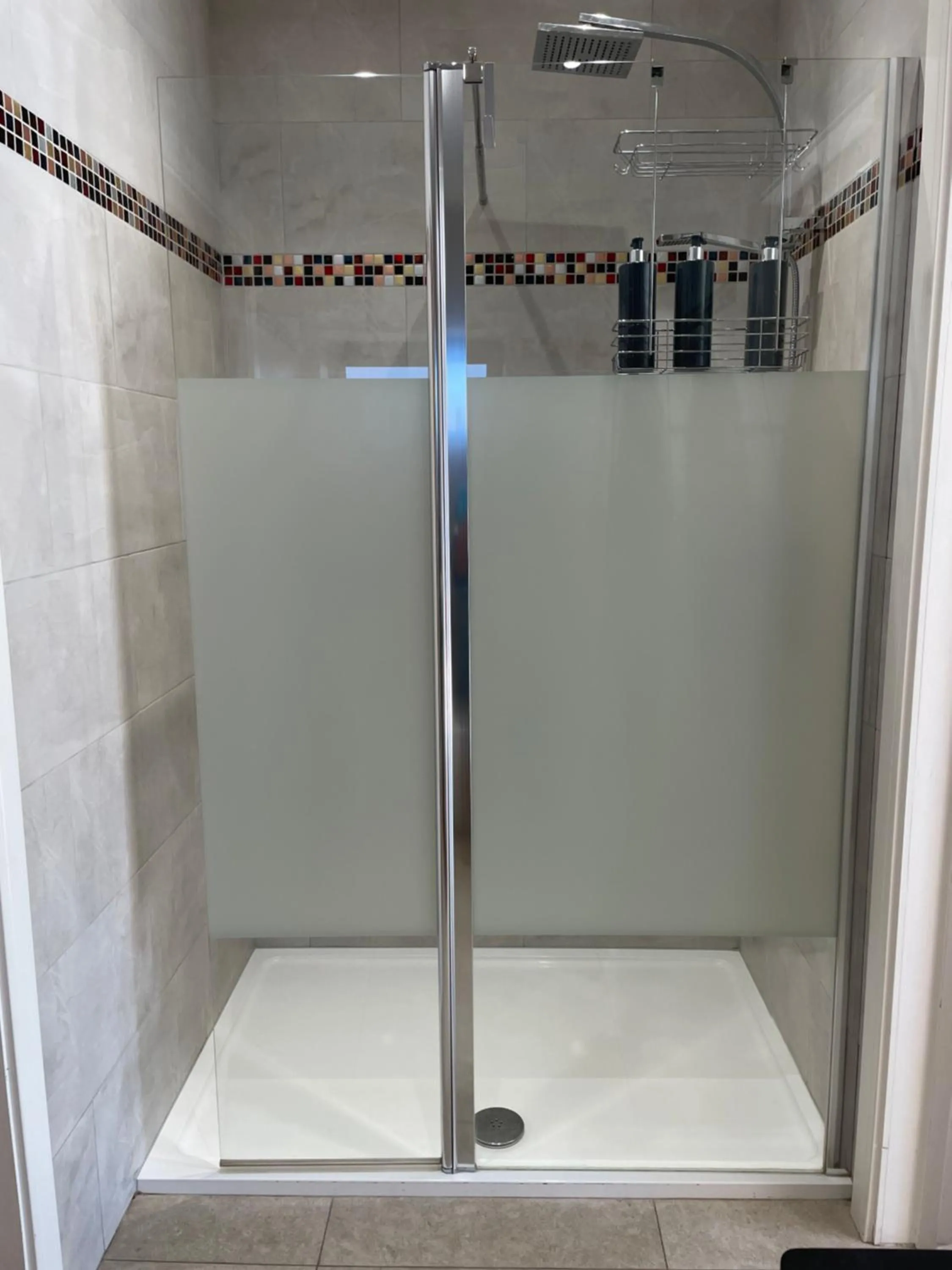 Shower in The Paddocks - Spacious annexe with rural outlook.