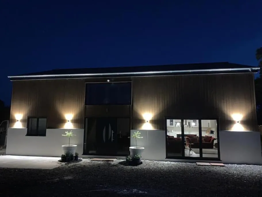 Property building in The Paddocks - Spacious annexe with rural outlook.