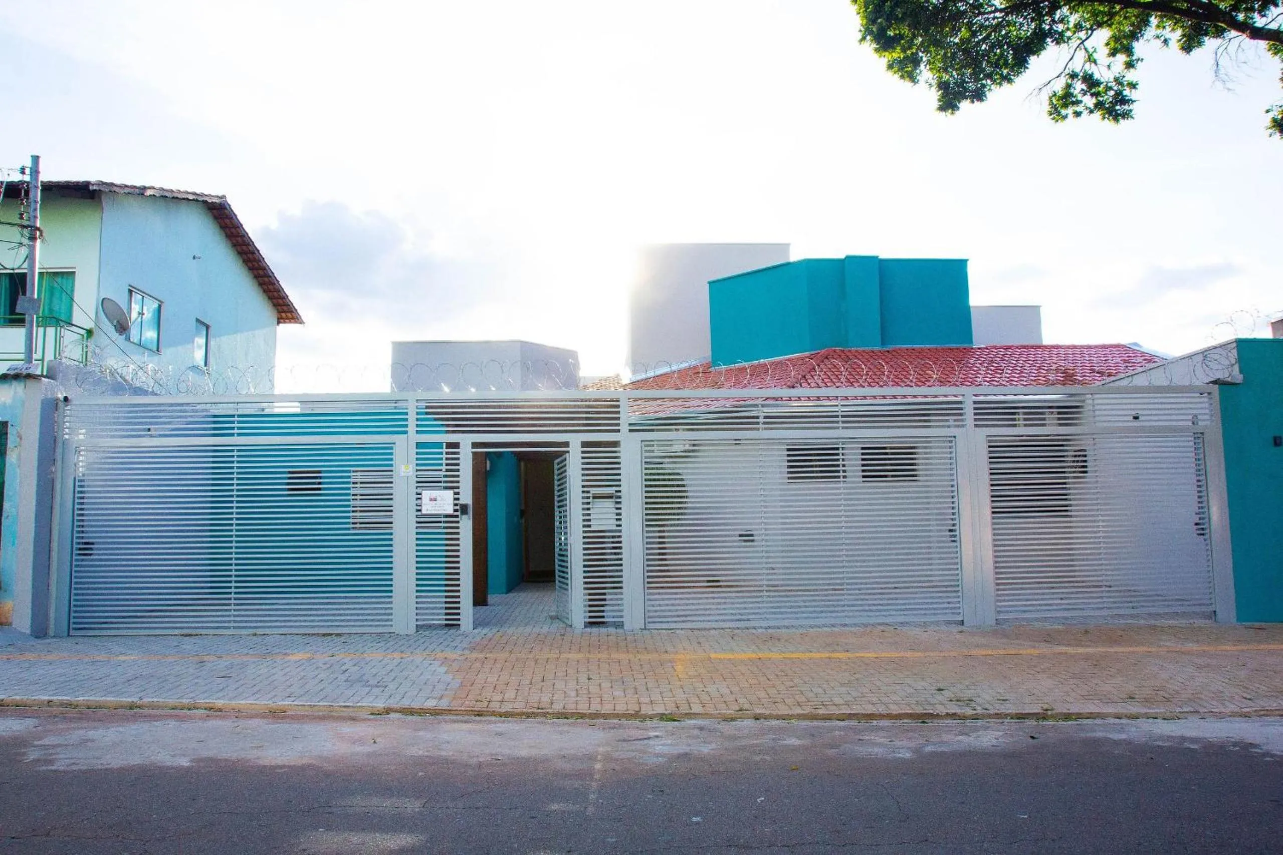 Facade/entrance in Fiori Suítes