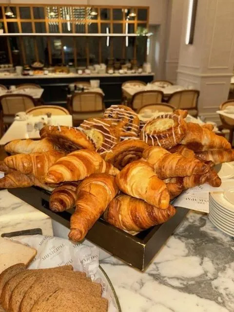 Breakfast in The Municipal Hotel Liverpool - MGallery