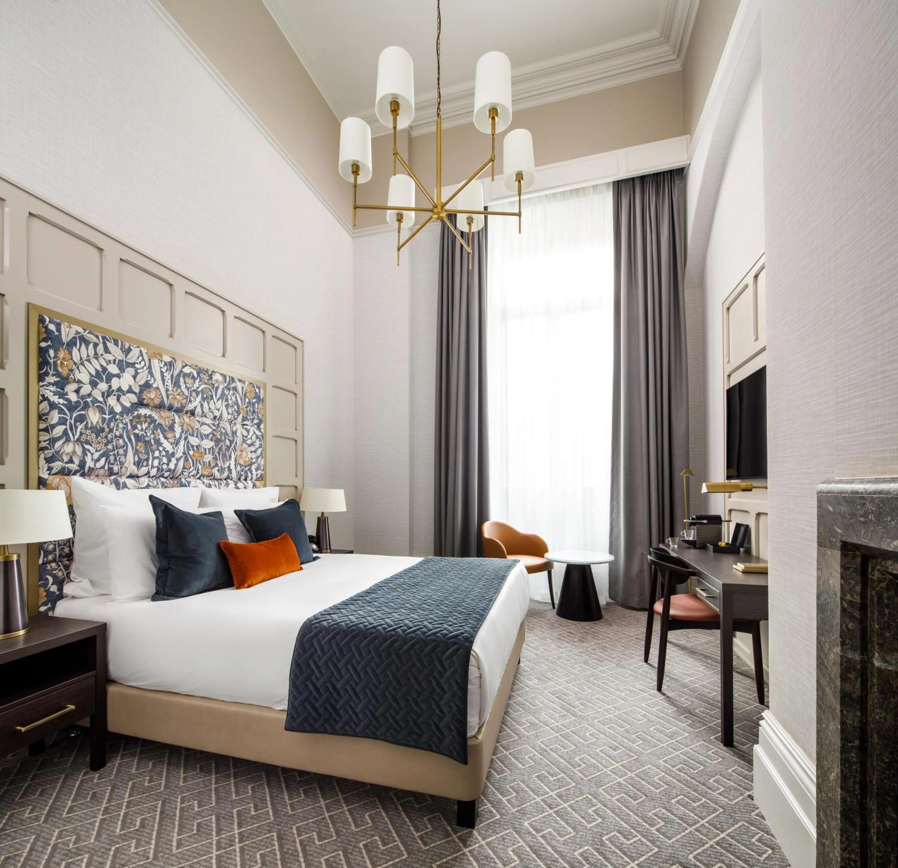 TV and multimedia, Bed in The Municipal Hotel Liverpool - MGallery