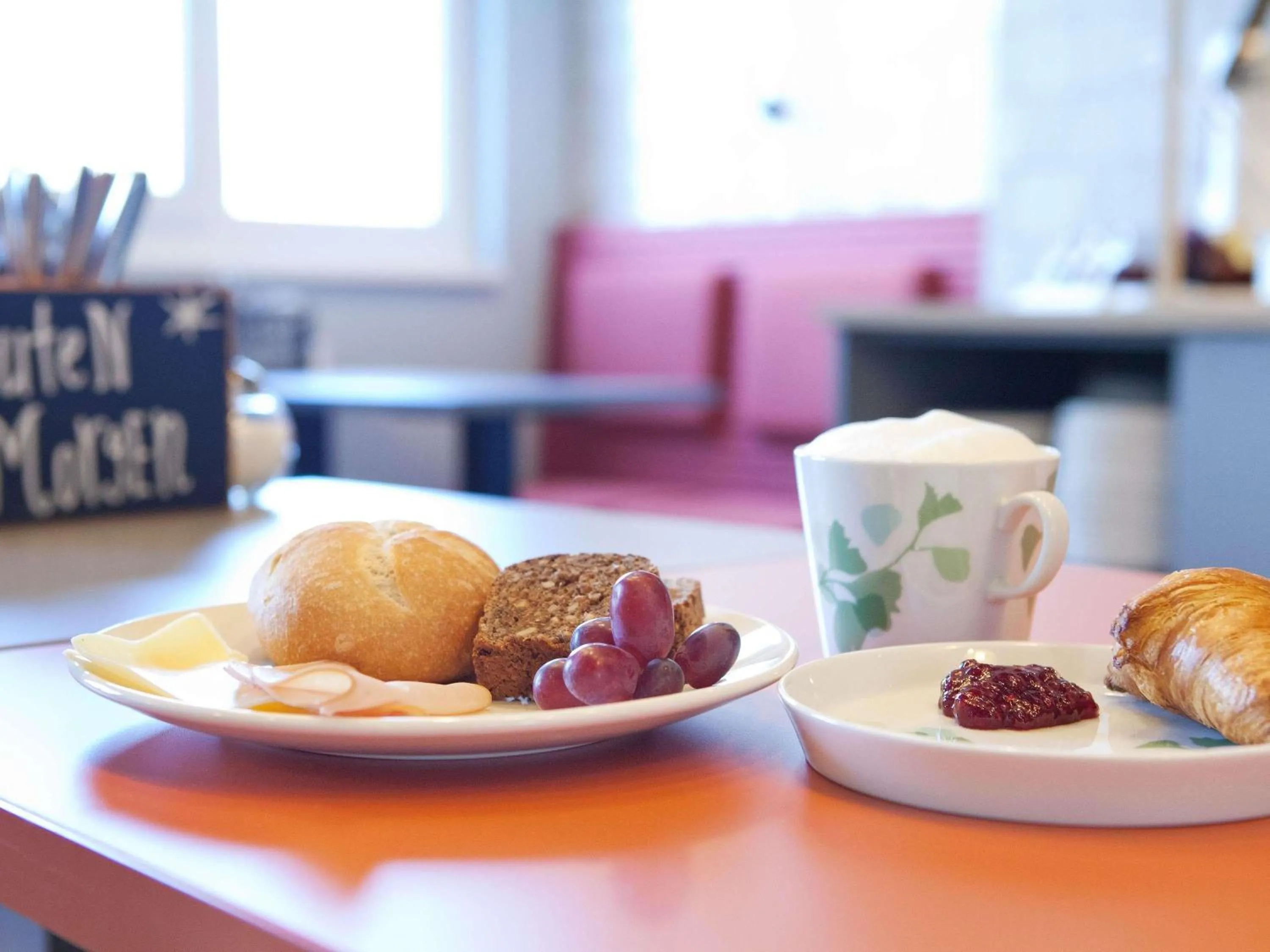 Restaurant/places to eat in greet Wien City Nord