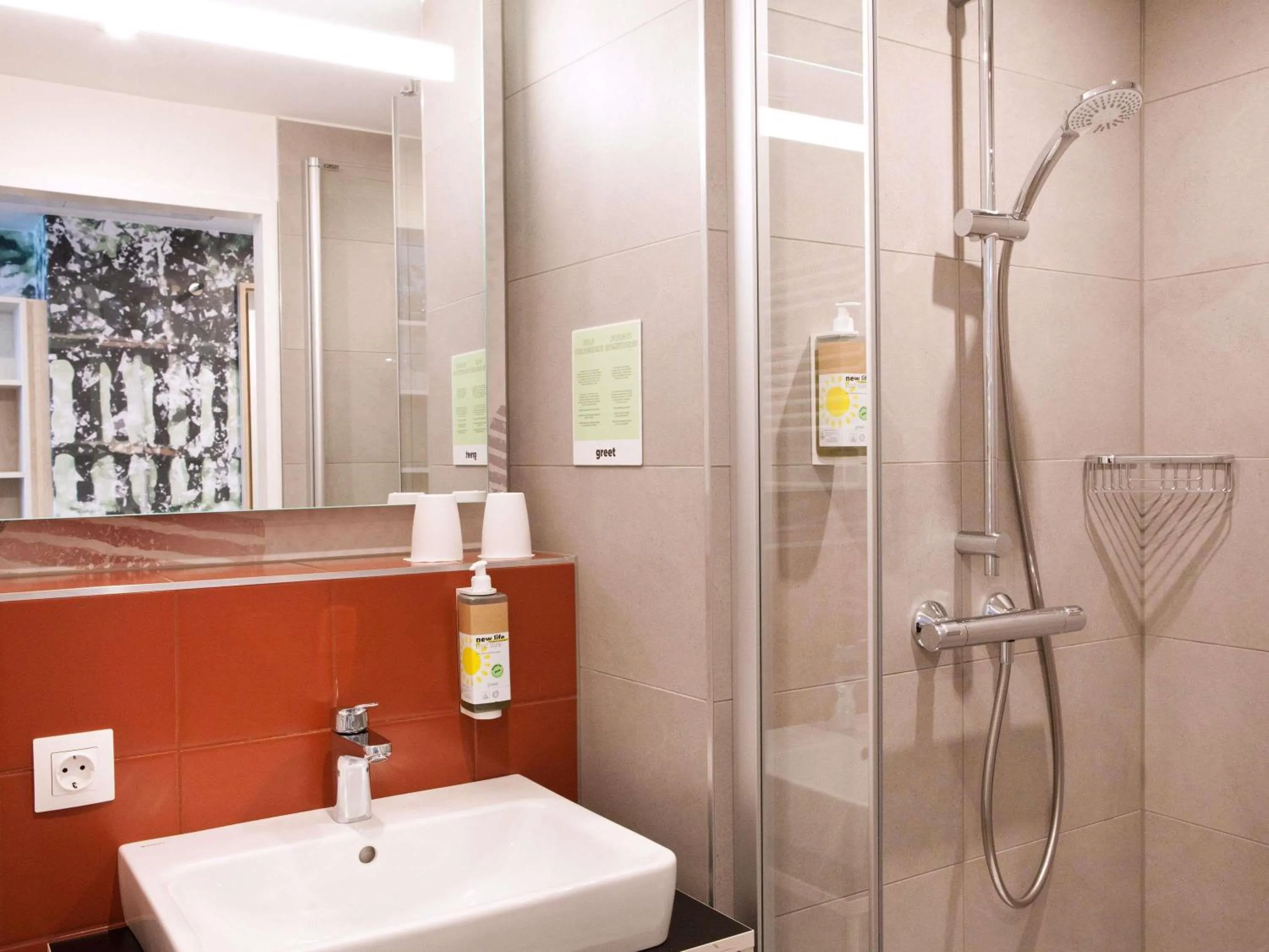 Shower in greet Wien City Nord