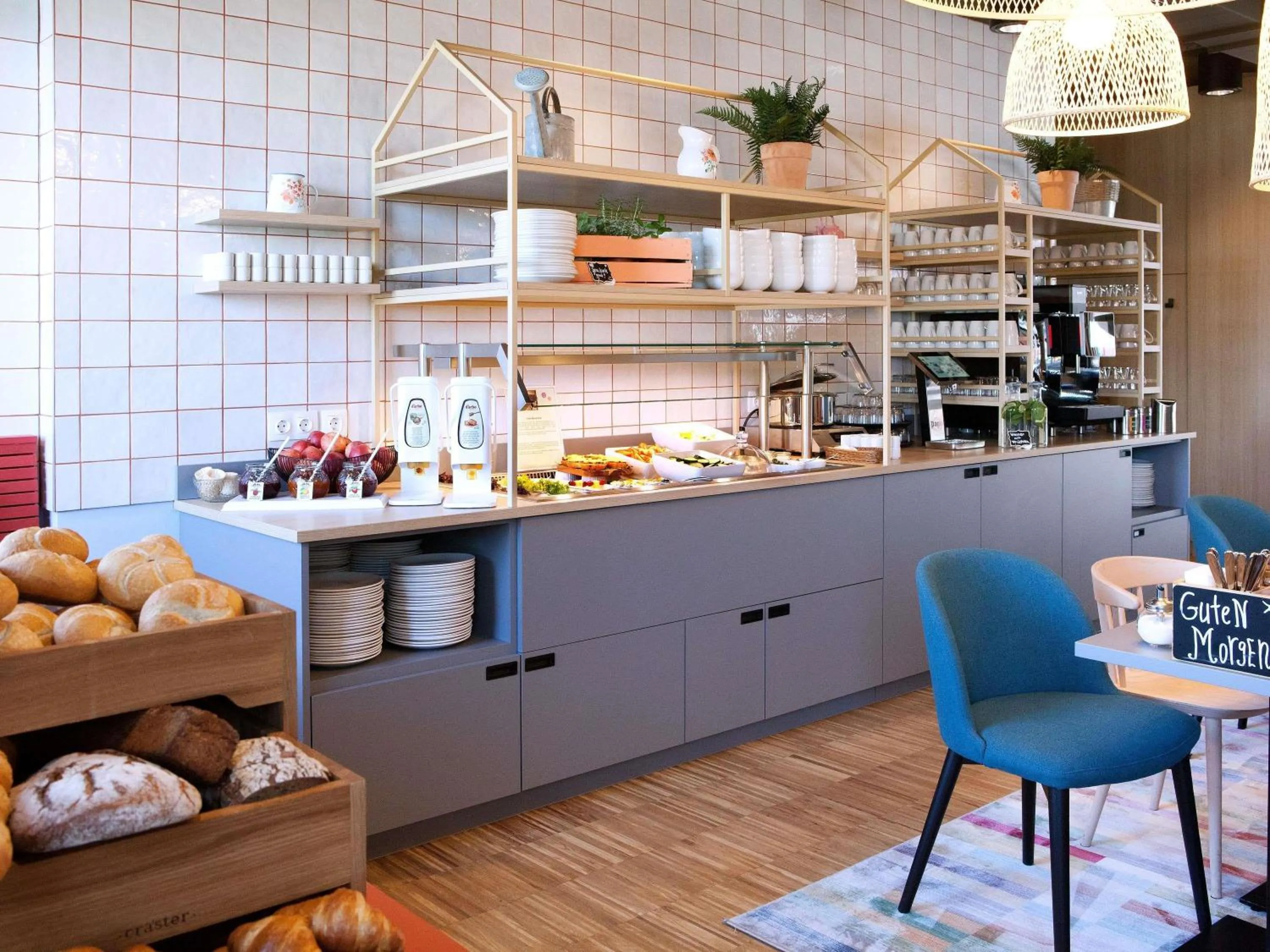 Restaurant/places to eat in greet Wien City Nord