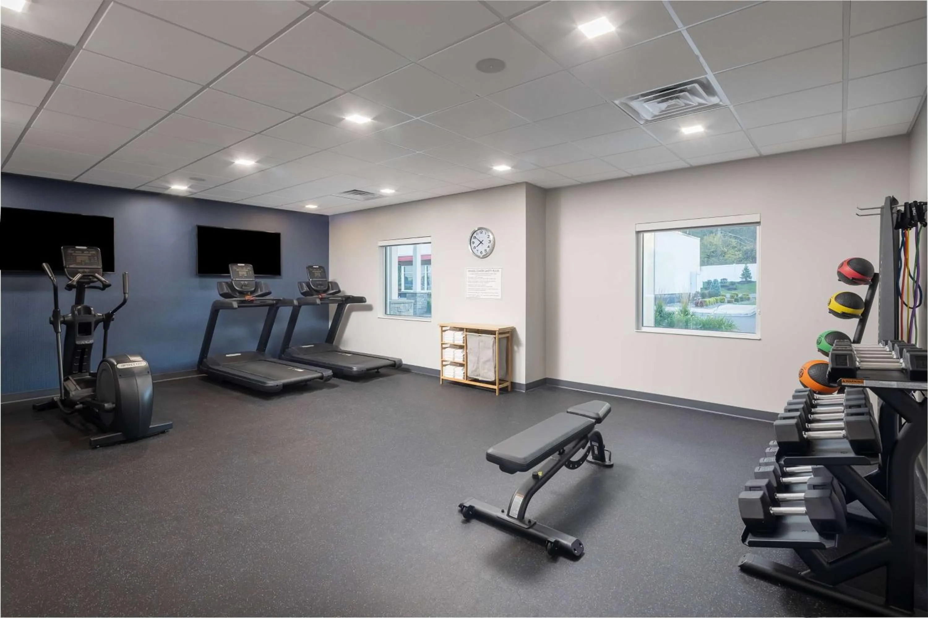 Fitness centre/facilities in Microtel Inn & Suites by Wyndham Macedon