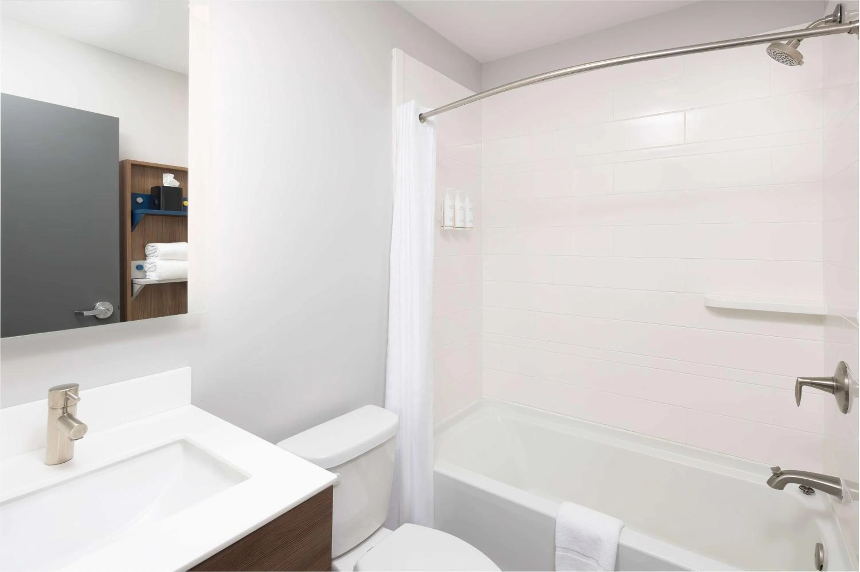 TV and multimedia in Microtel Inn & Suites by Wyndham Macedon