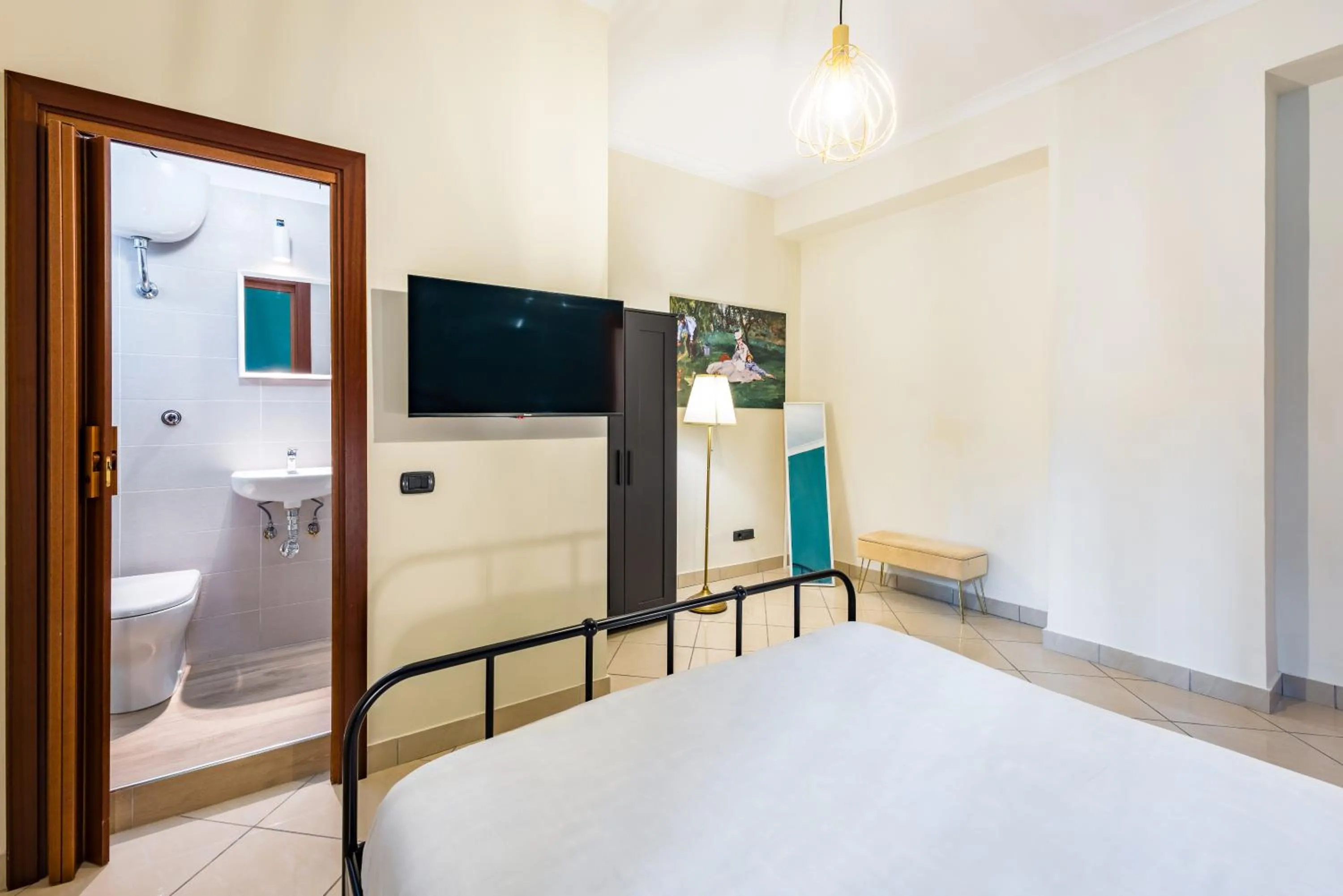 Bed in Toledo Bright Apartment by Wonderful Italy