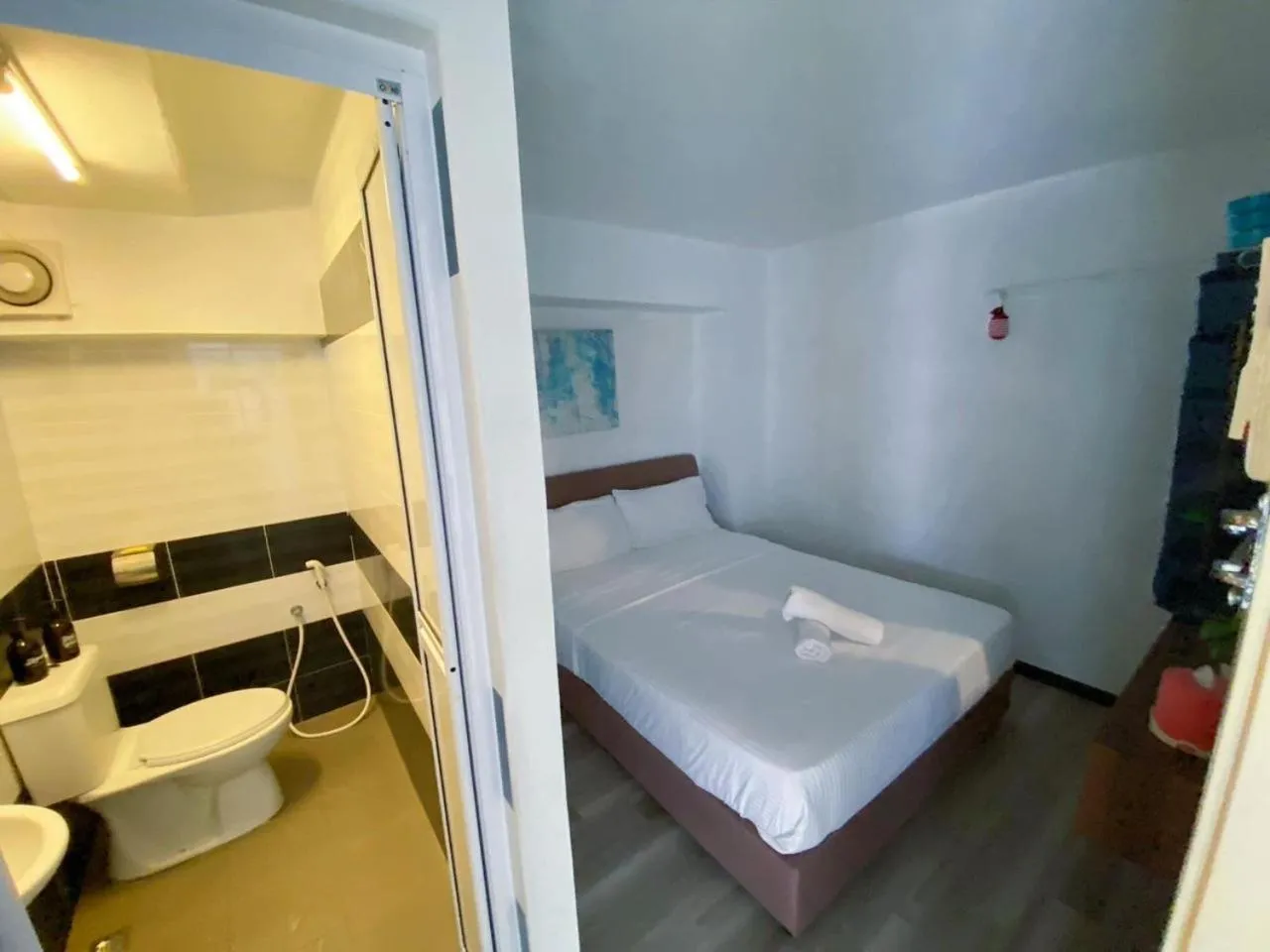 Bed in Nautilus Bay Home Inn