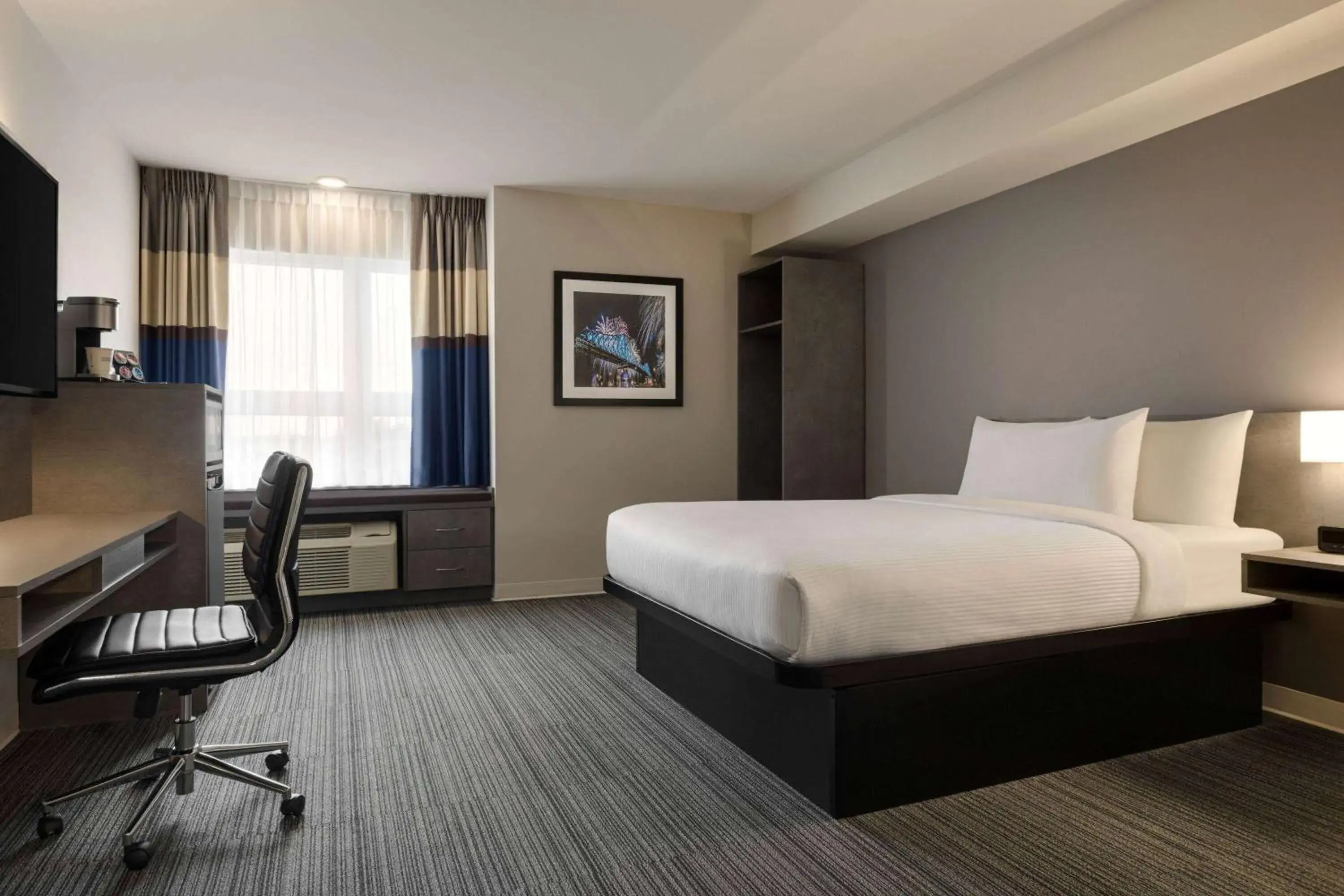 Photo of the whole room, Bed in Microtel Inn & Suites by Wyndham Boisbriand Photo of the whole room, Bed in Microtel Inn & Suites by Wyndham Boisbriand